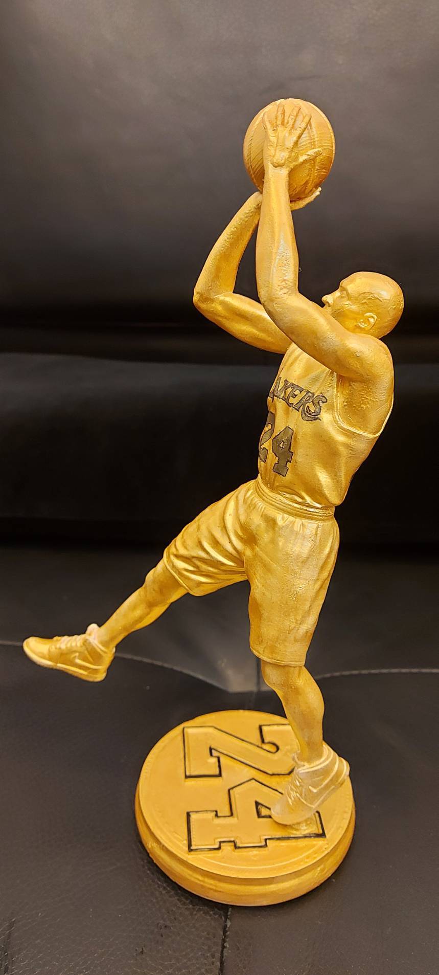 3d-printing-kobe-bryant-statue-made-with-creality-cr-10-cults
