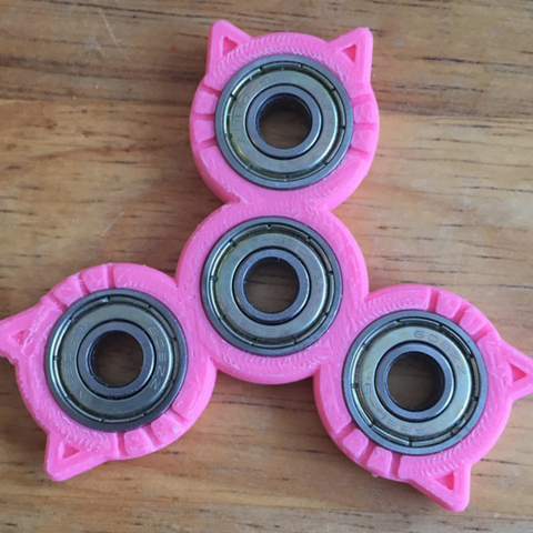 Triple cat spinner