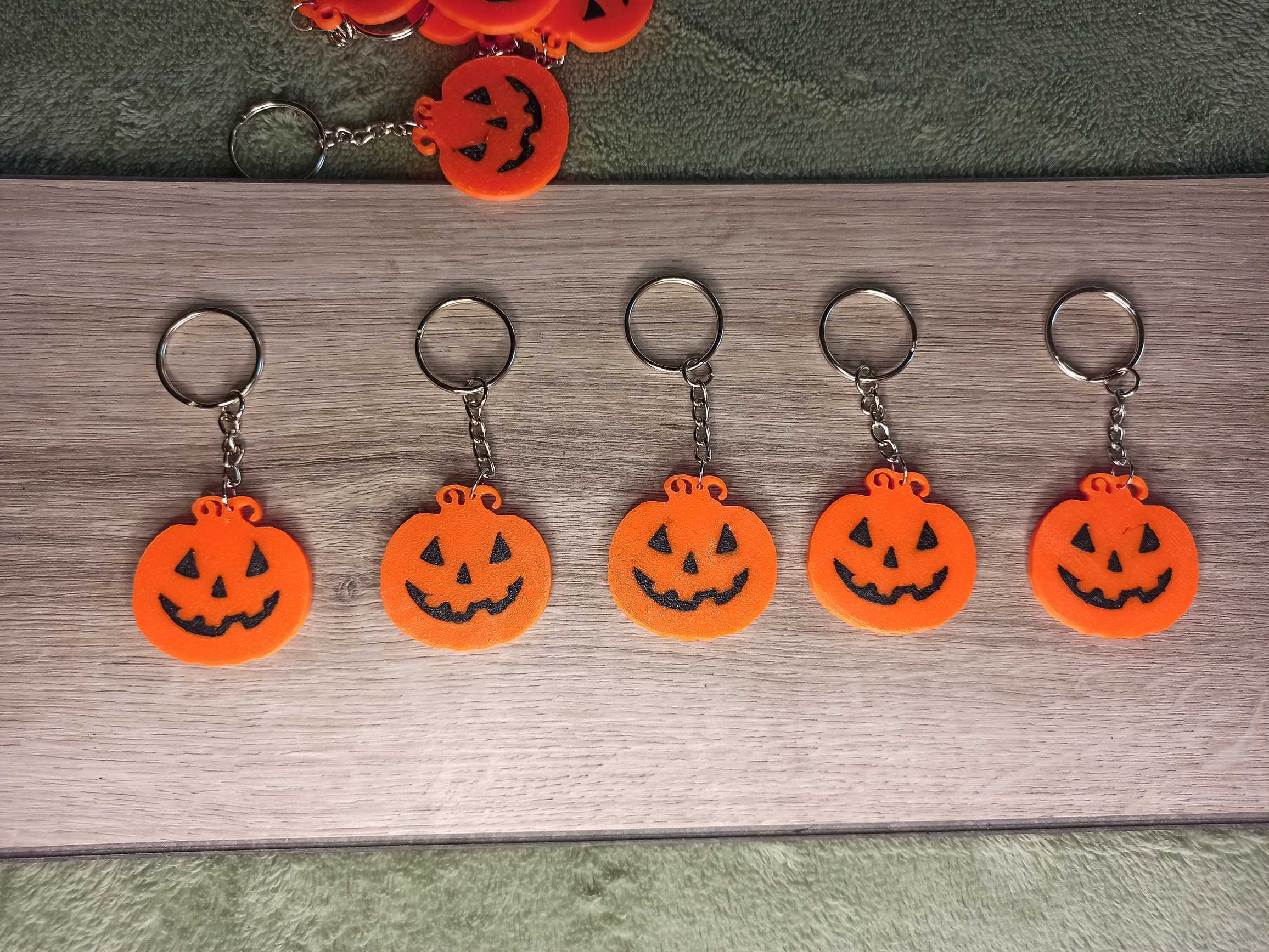 Jojofuny 4 Llaveros De Calabaza Brillante Para Halloween, Accesorios Para Decoración Llamativa Para Llaves De Puerta De Casa De Coche, Diseño Premium, Recuerdos De Fiesta De Halloween