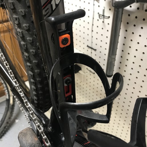 Download free 3D print files Cateye composite water bottle cage offset mounts ・ Cults