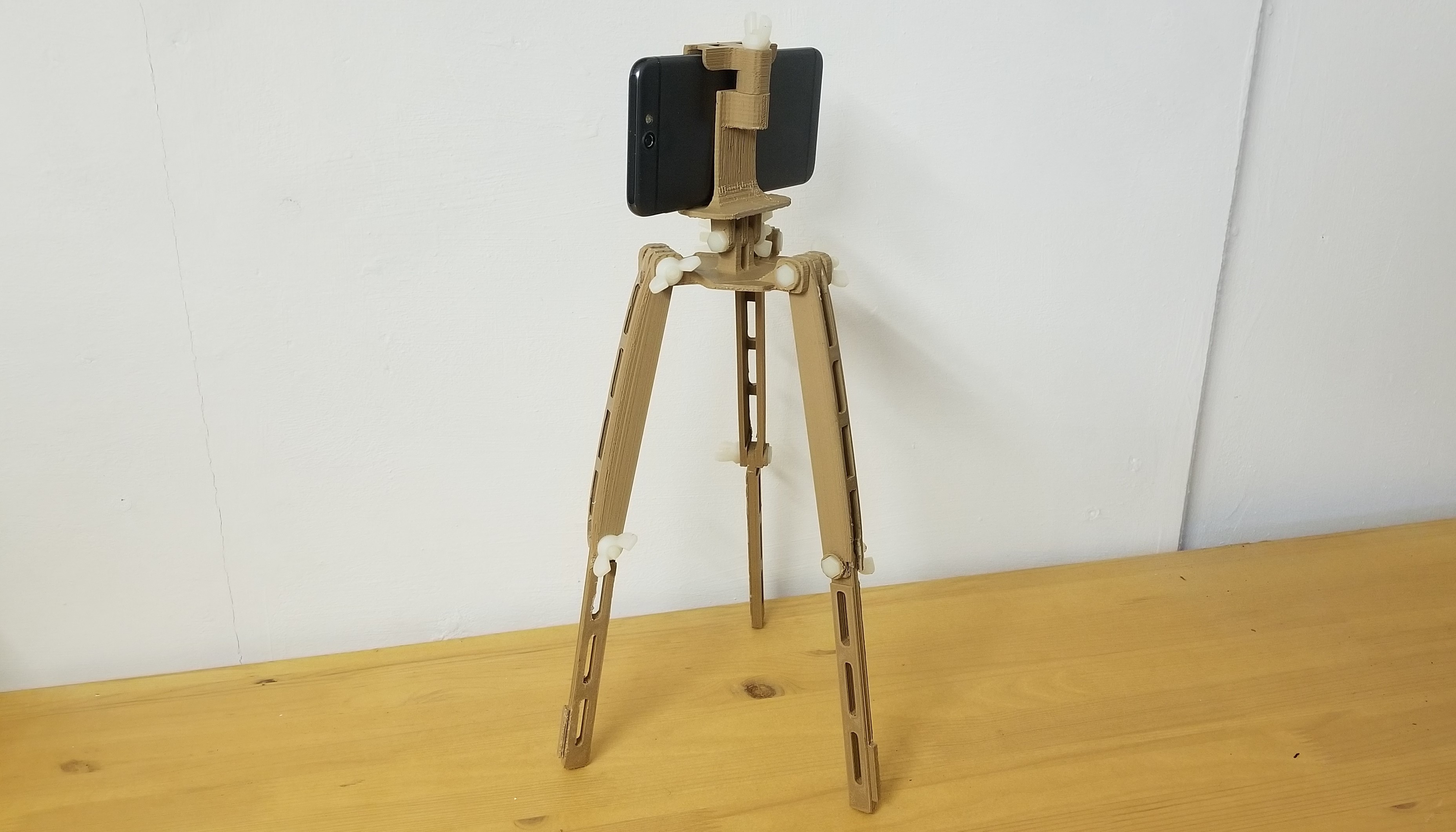 Free STL file Adjustable smartphone tripod (Tripod) 📱・3D printing model ...