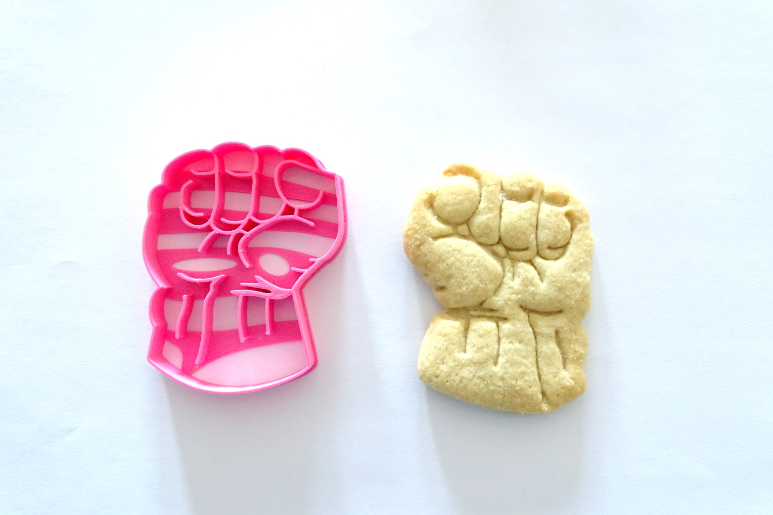 STL file cookie cutter hulk fist cutting biscuits・3D print object to ...