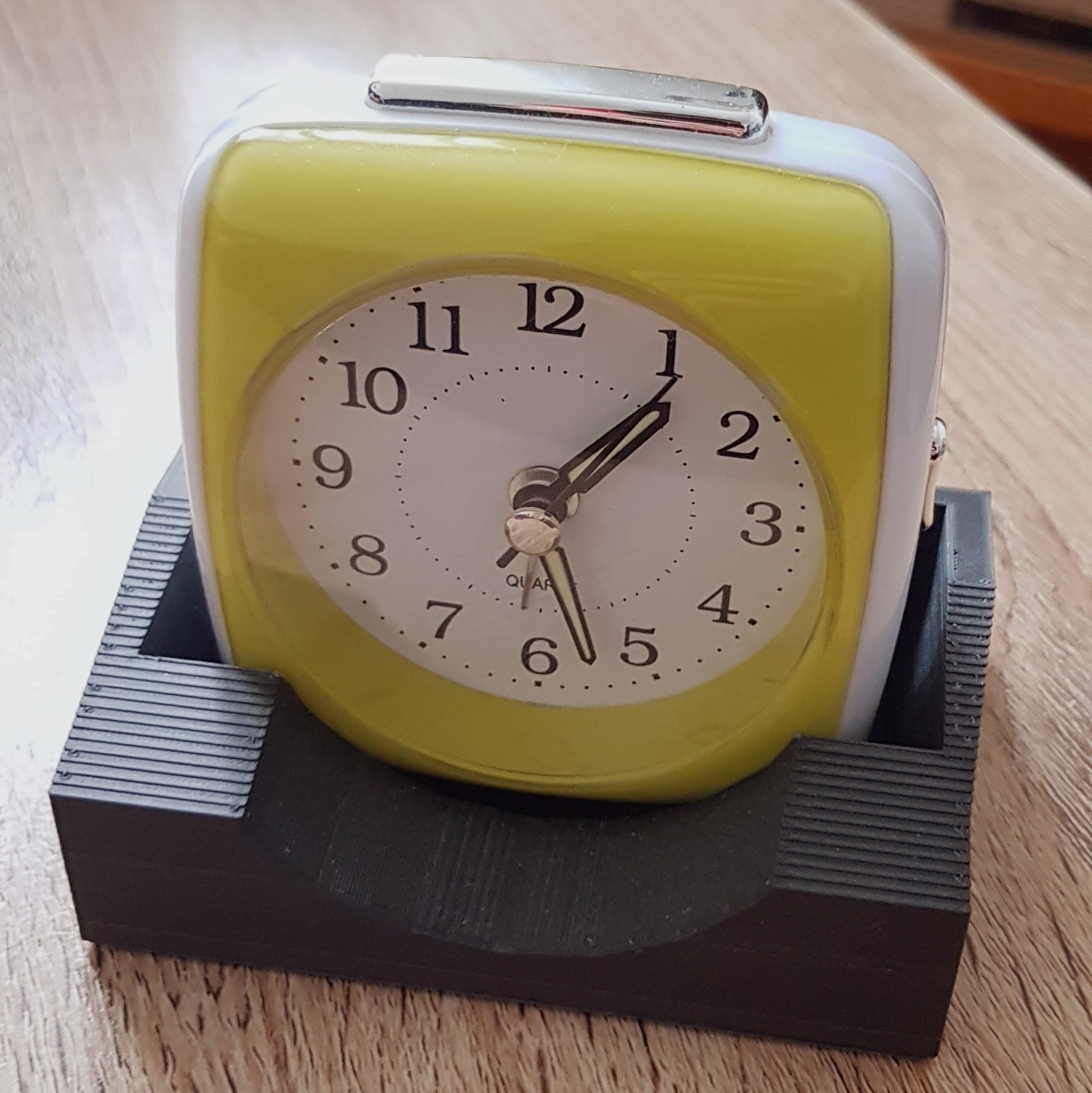 Free STL file Alarm Clock Holder ⏰・Model to download and 3D print・Cults