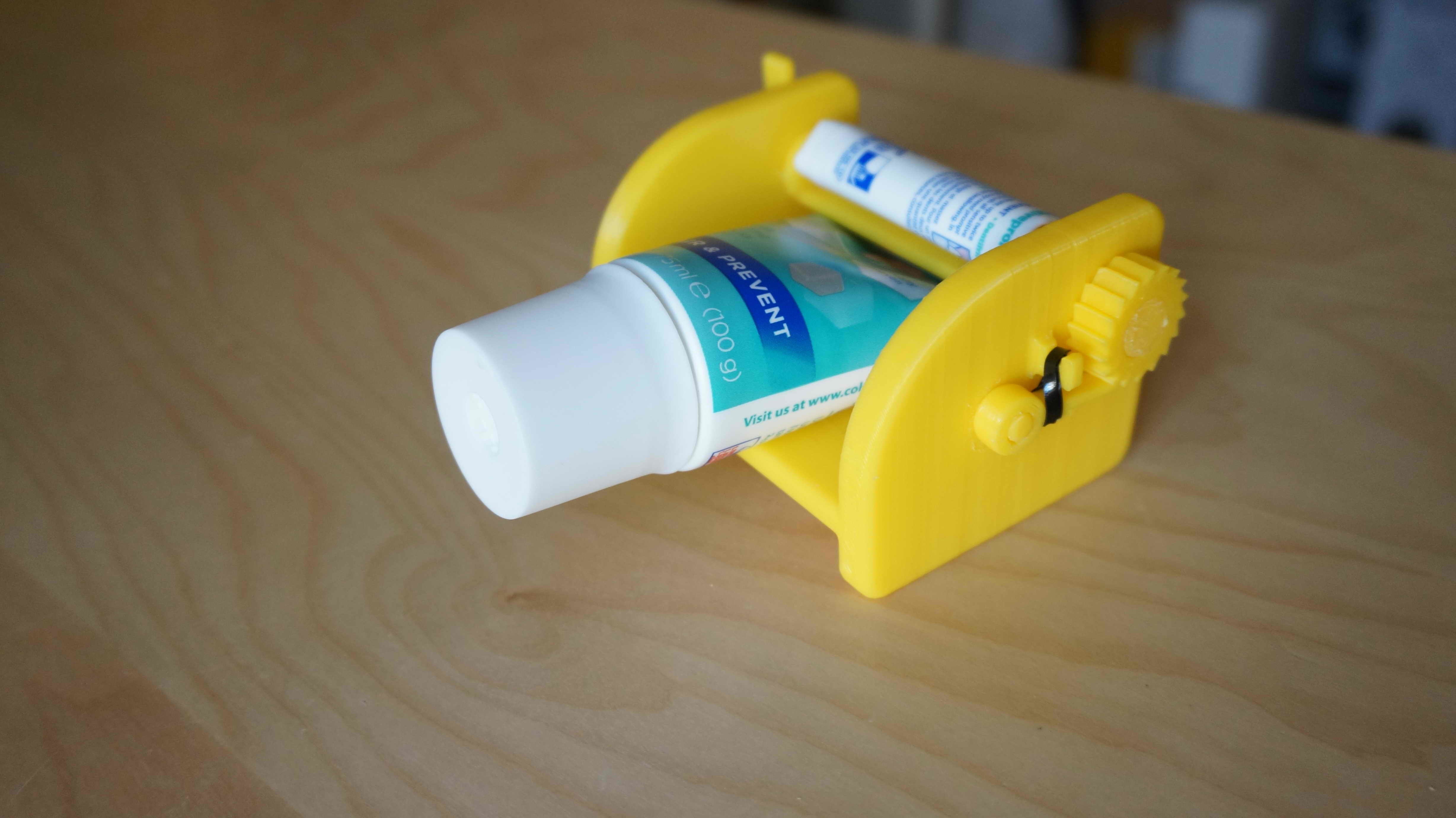 STL file AliShanMao’s Ultimate 3D Printed Toothpaste dispenser and