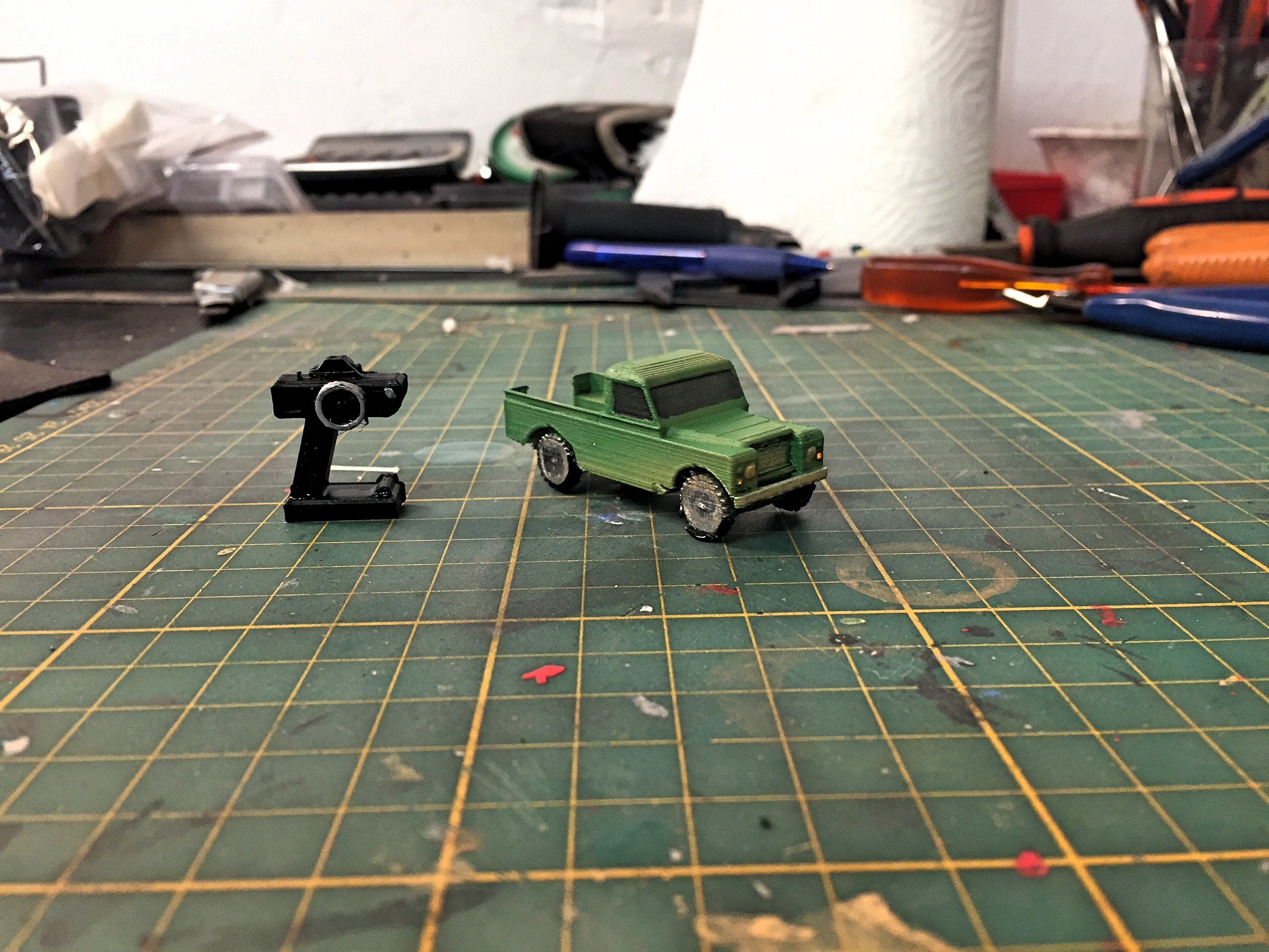 STL file RC CAR DIORAMA 1/100 (DEFENDER pickup)・3D printable design to