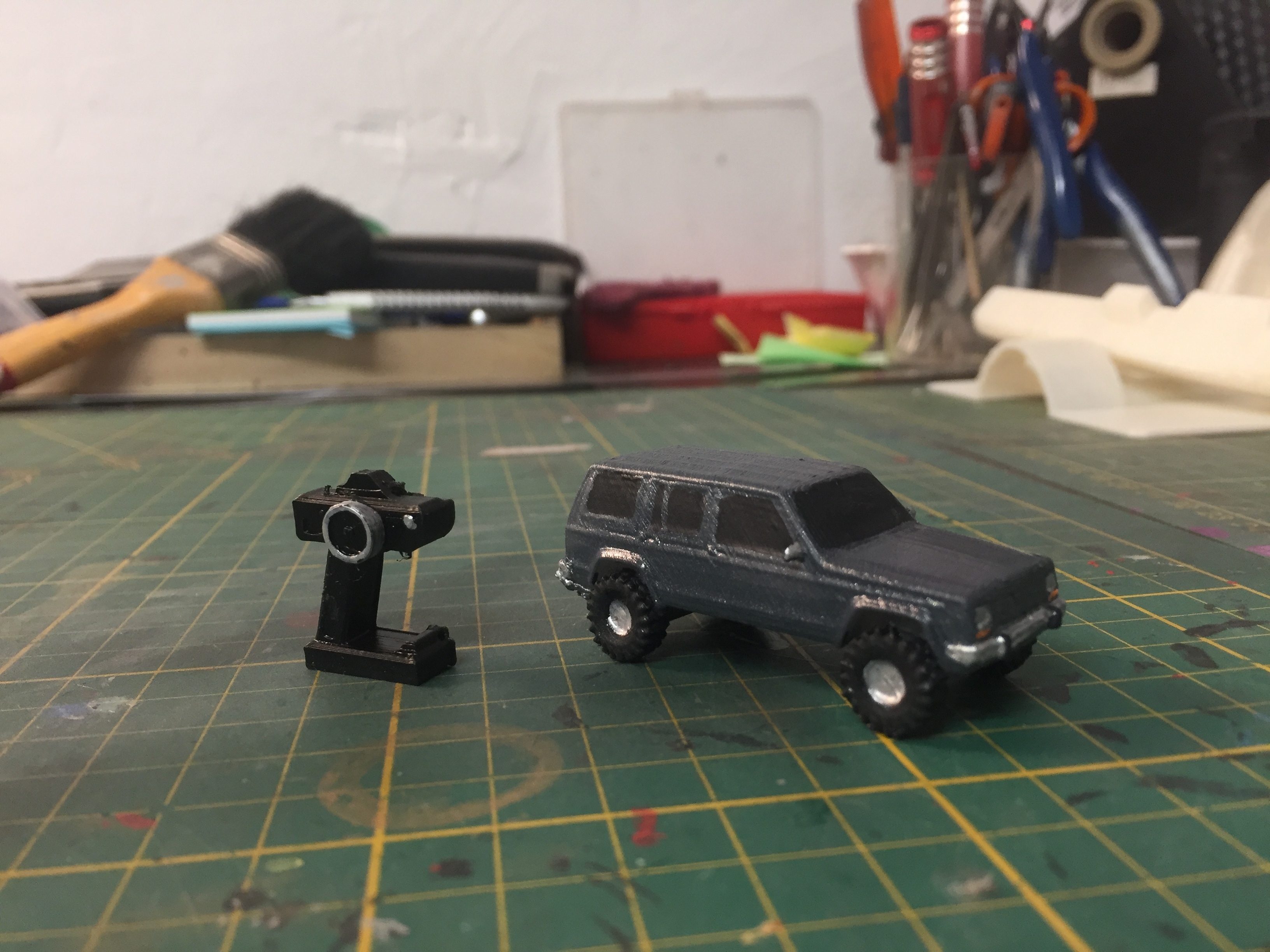 STL file RC CAR DIORAMA 1/100 (cherokee)・3D print model to download・Cults