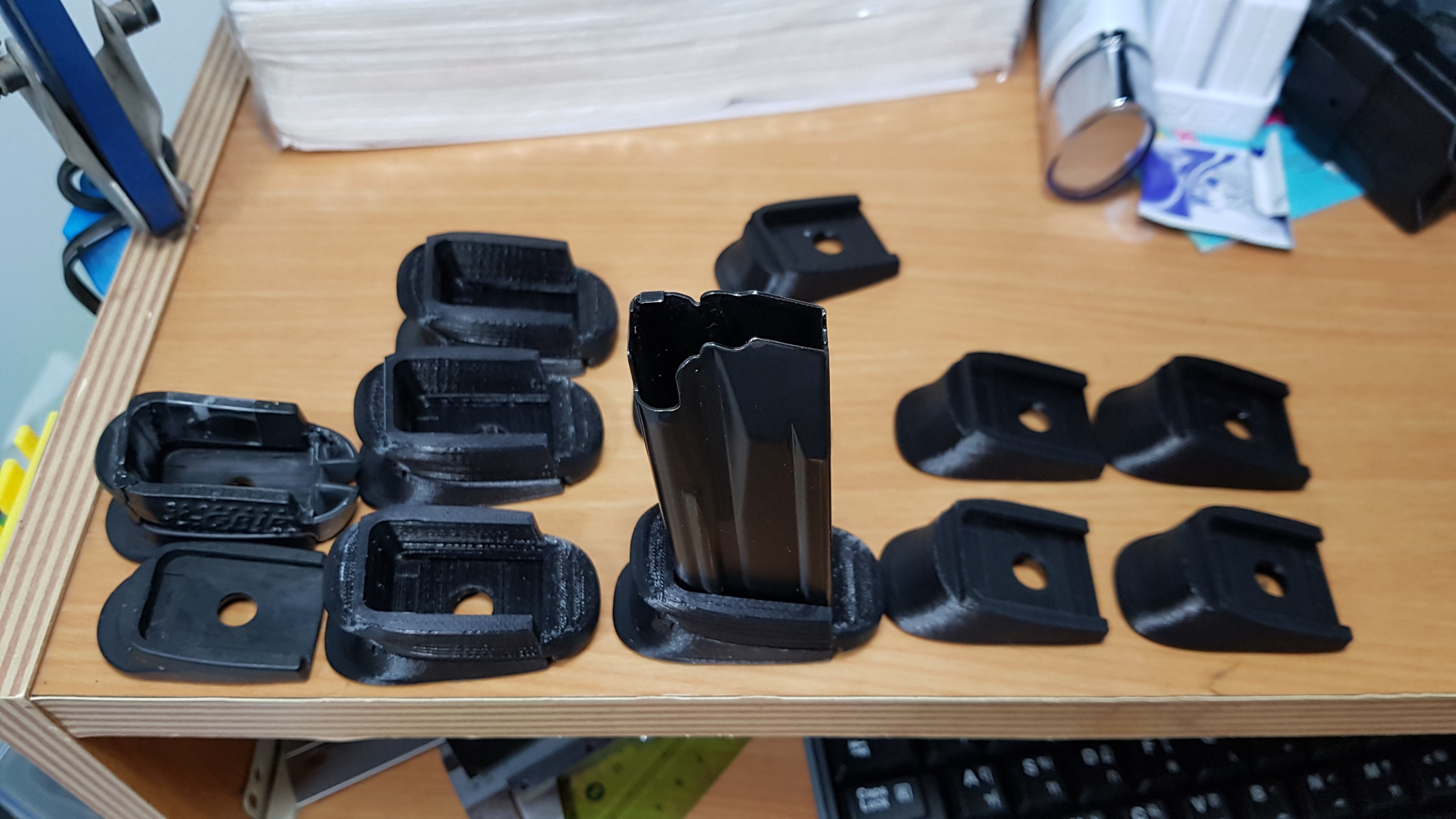 STL file P2000SK USPC/P2000 Mag Adapter Grip・3D printer design to