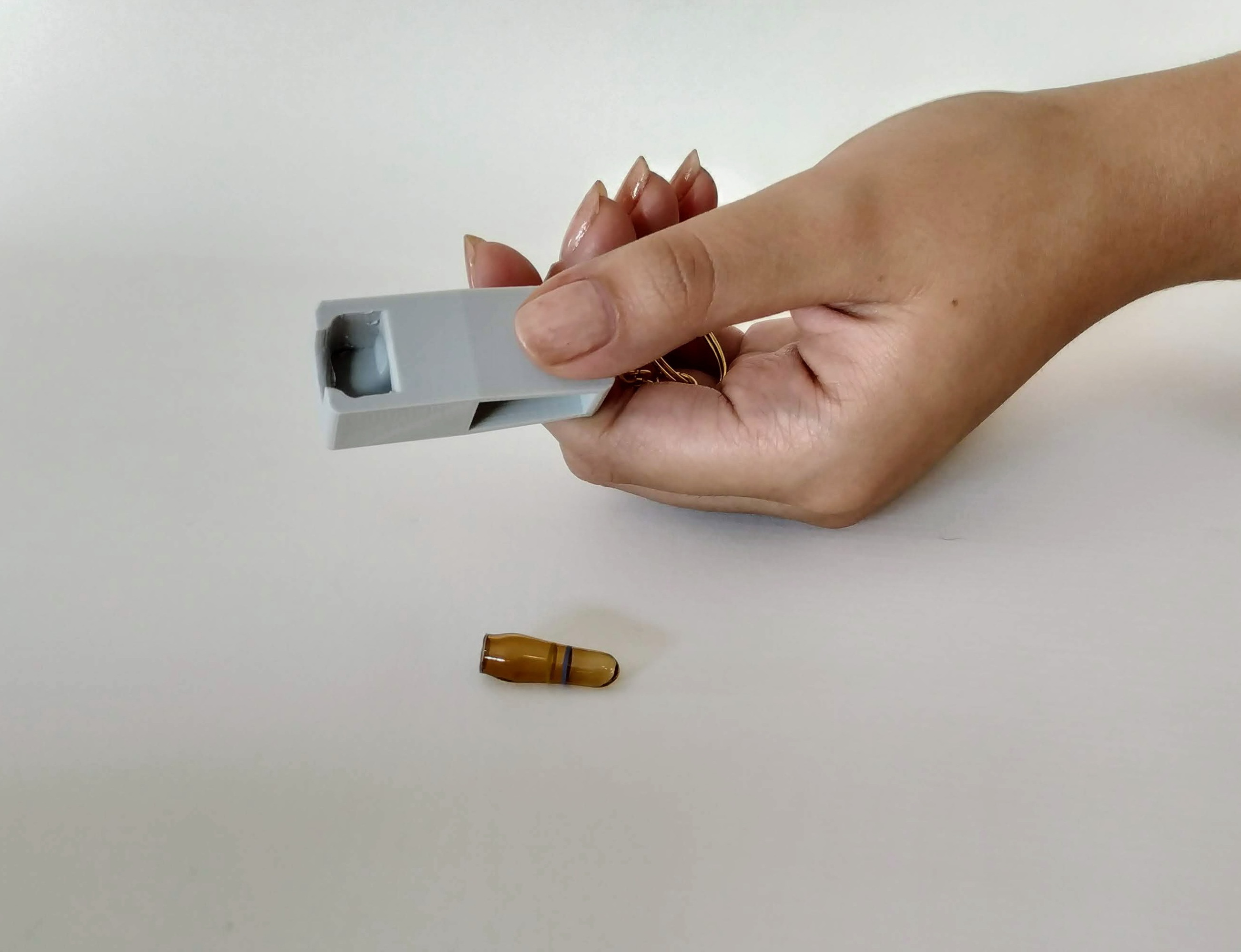 STL file Compact Ampoule Opener Keychain Set・3D printer model to