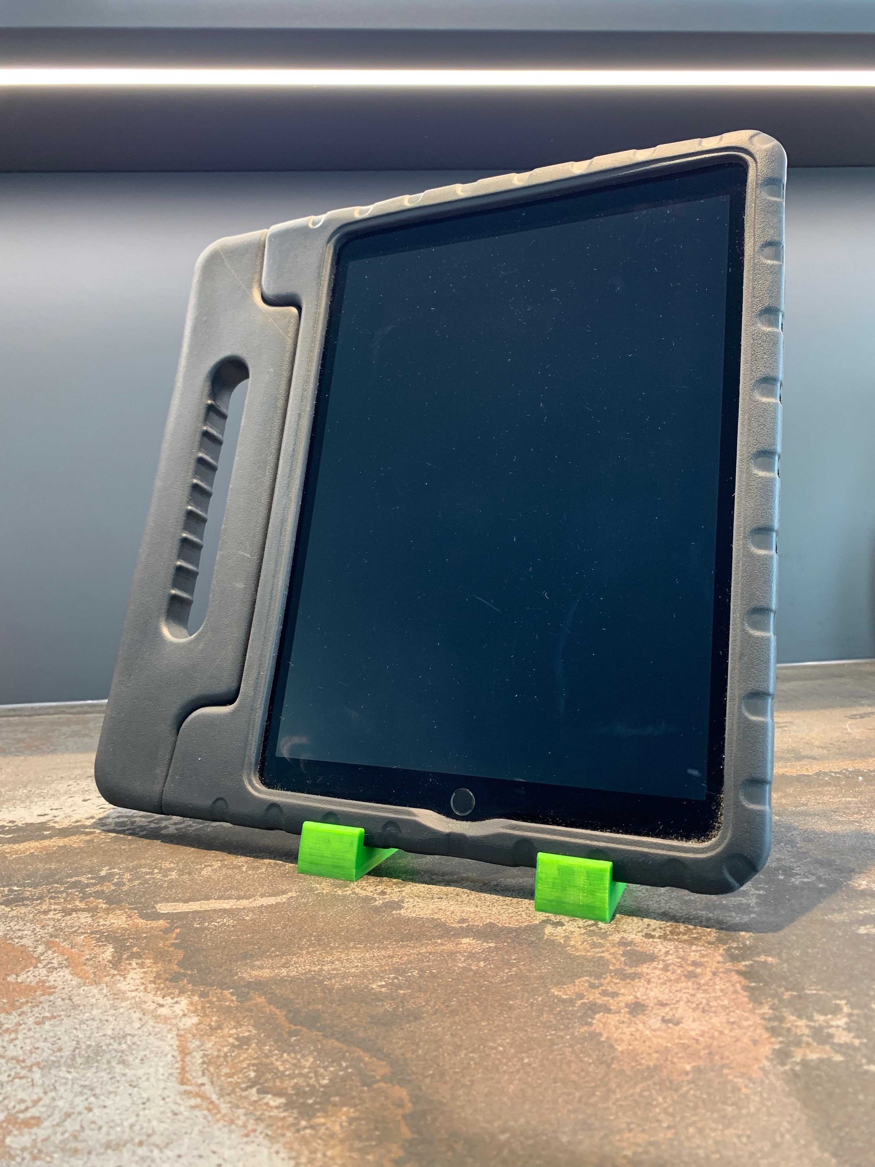 Free STL file iPad Pro Stand for thick cases・3D printing design to