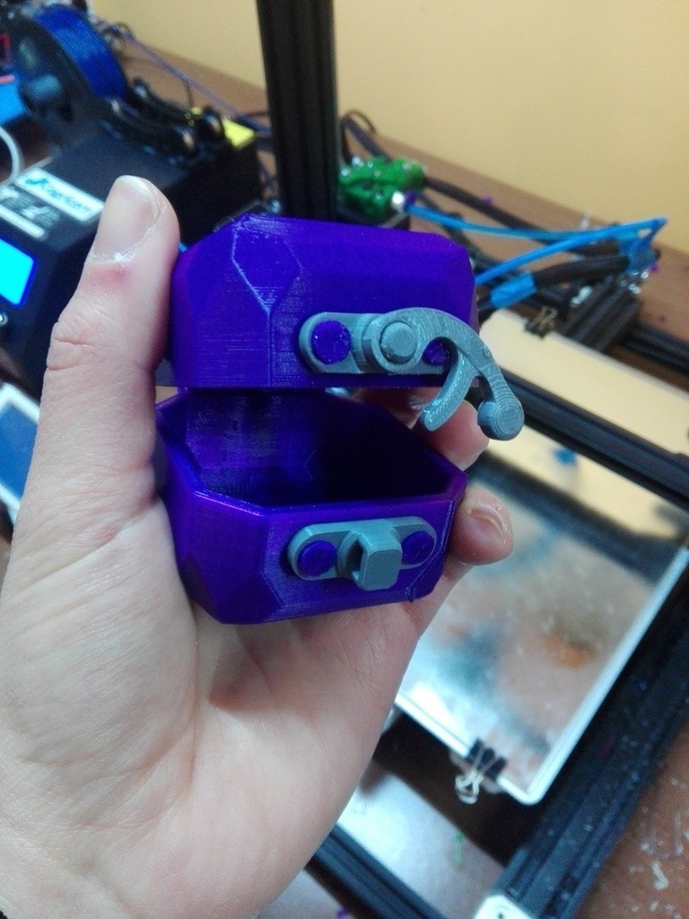 Free STL file lowpoly cube box ringbox with hasp 📦・3D print object to