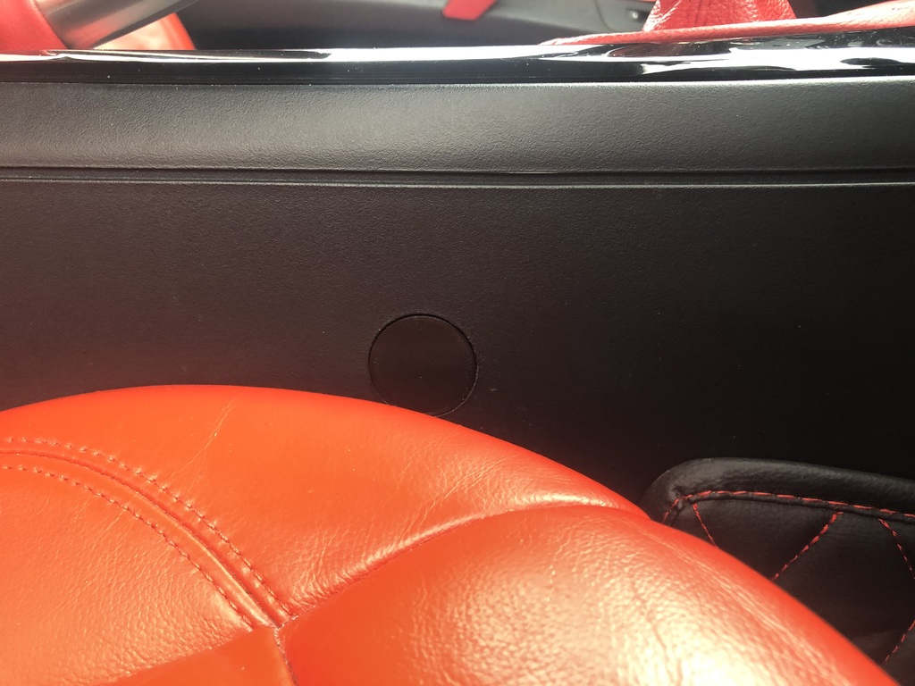 Free 3D file Center Console Screw Cover v4 for BMW Z4・Object to