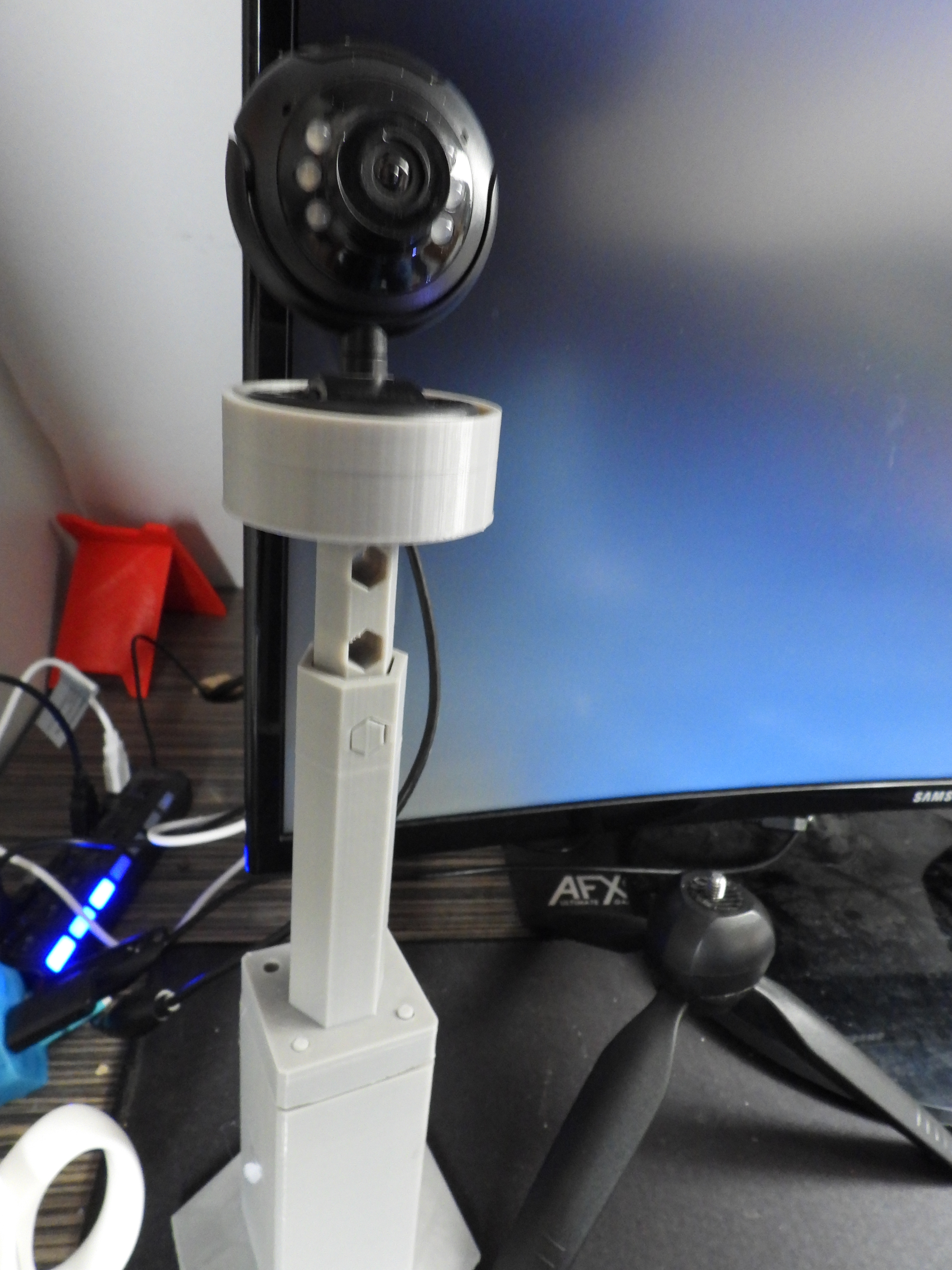 STL file Desk Camera Support 📷・3D printable model to download・Cults
