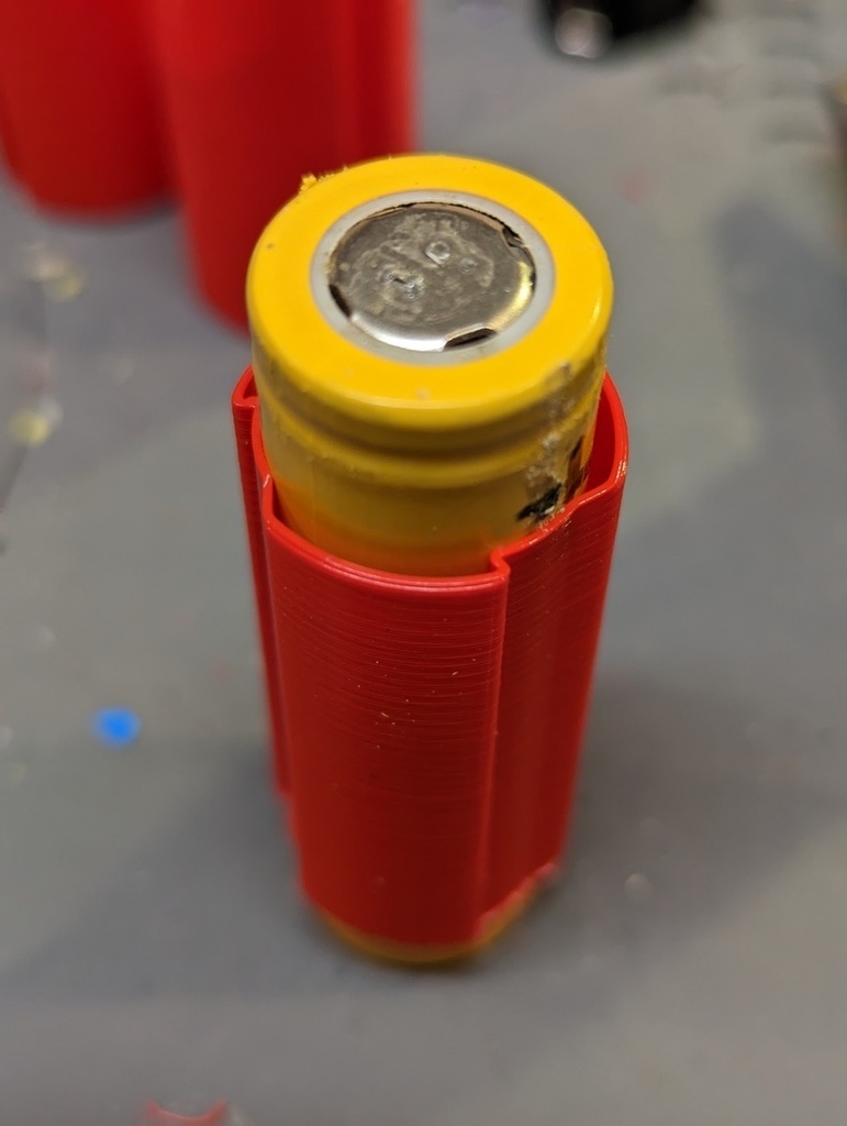 Free 3D file 18650 Spacer・3D printing design to download・Cults