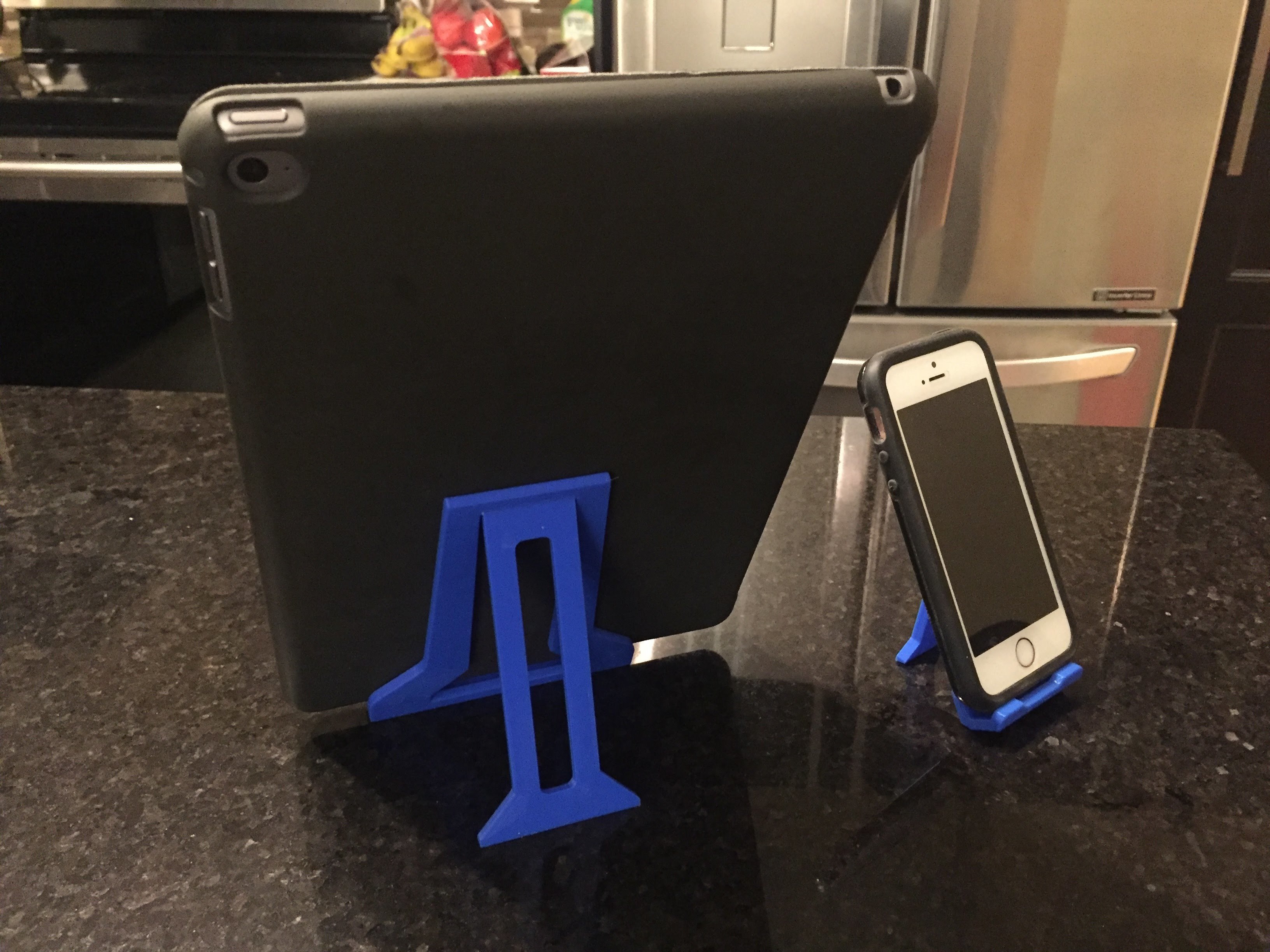 STL file Folding Tablet Stand for iPad, EReader Tablets and iPhone 10