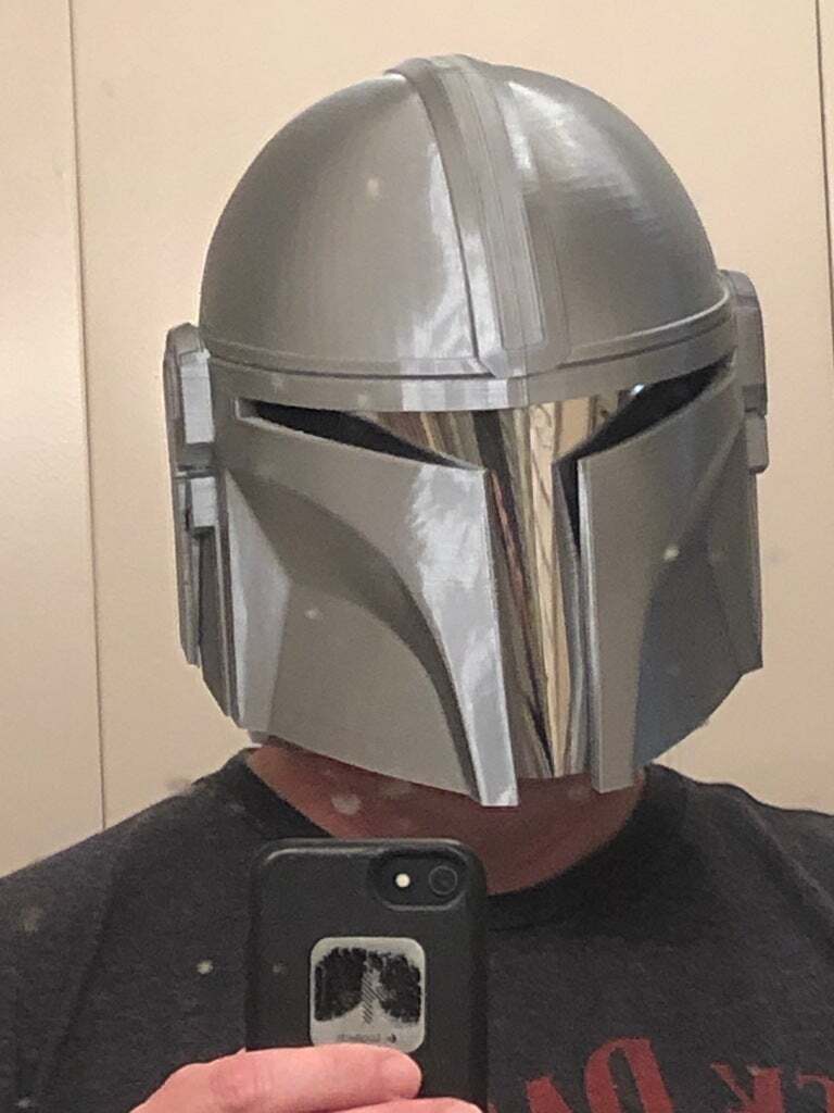 Free STL file Mandalorian Helmet 2 Piece Print for Ender 3 🪖・3D