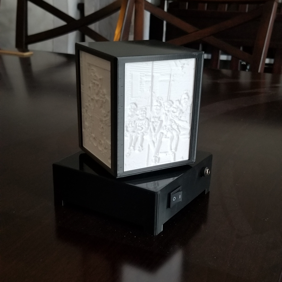 Free STL file rotating lithophane cube 🏠・3D printable design to