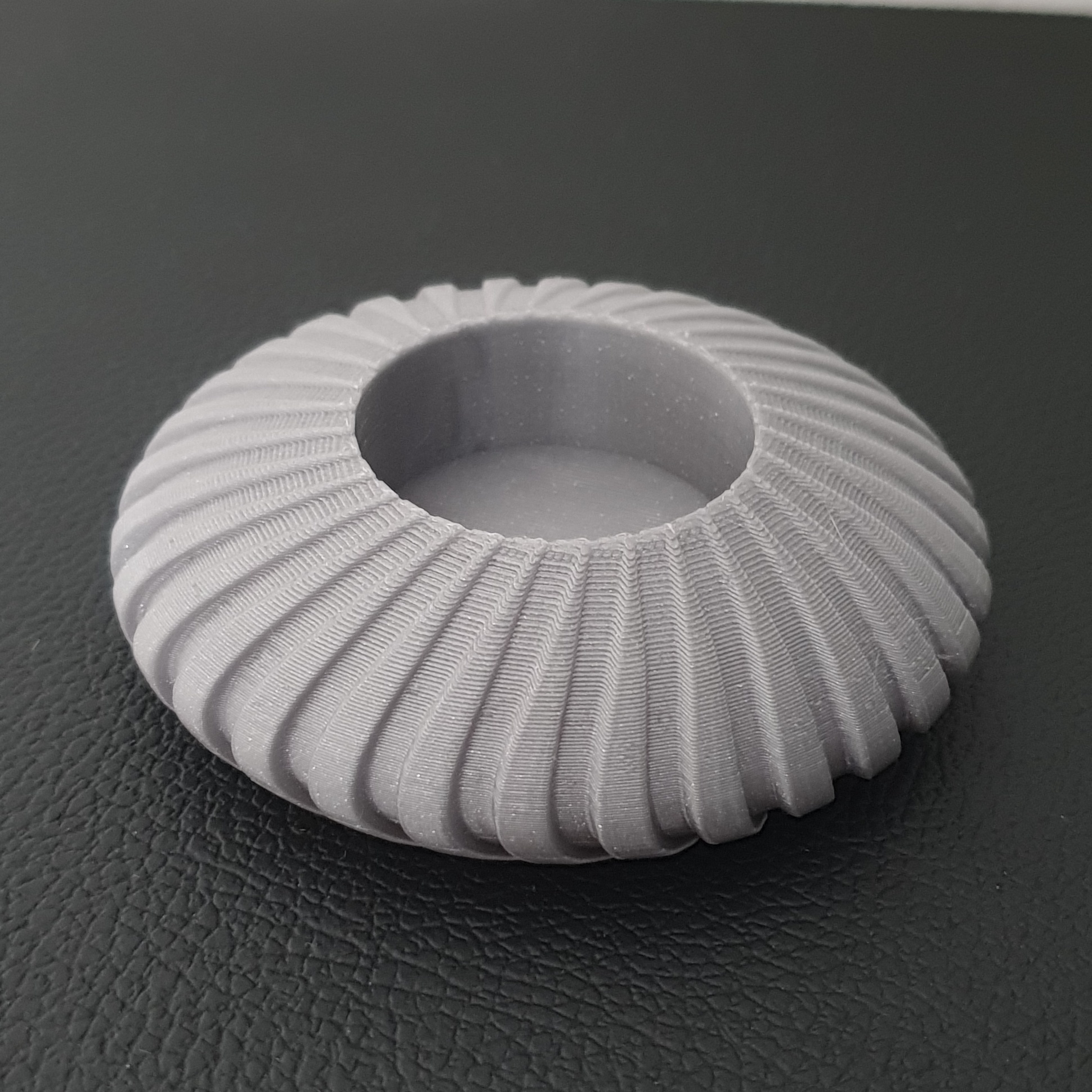 STL file Disc Tealight Holder, Slimprint・3D printing model to download ...
