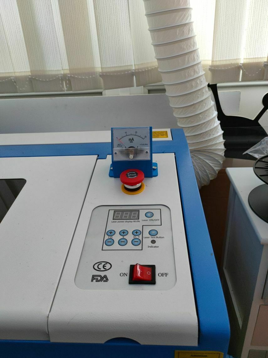 Free STL file K40 Laser Amp Meter Case 👽・Design to download and 3D