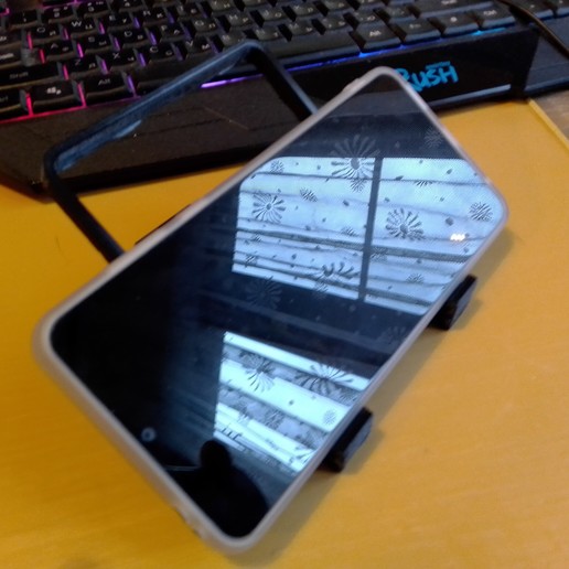 Download STL file universal phone holder Onepiece printing mechanism Holder Kitchen Table