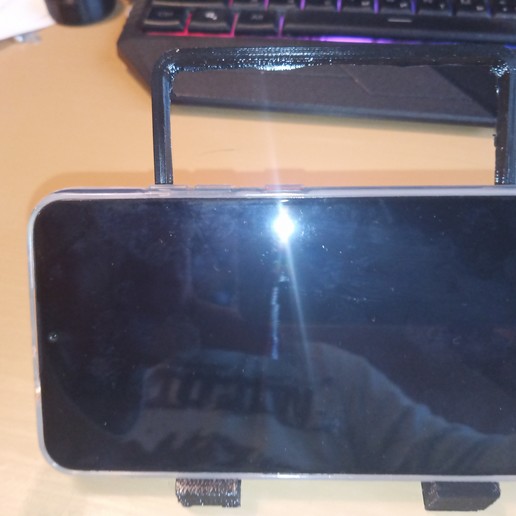 Download STL file universal phone holder Onepiece printing mechanism Holder Kitchen Table