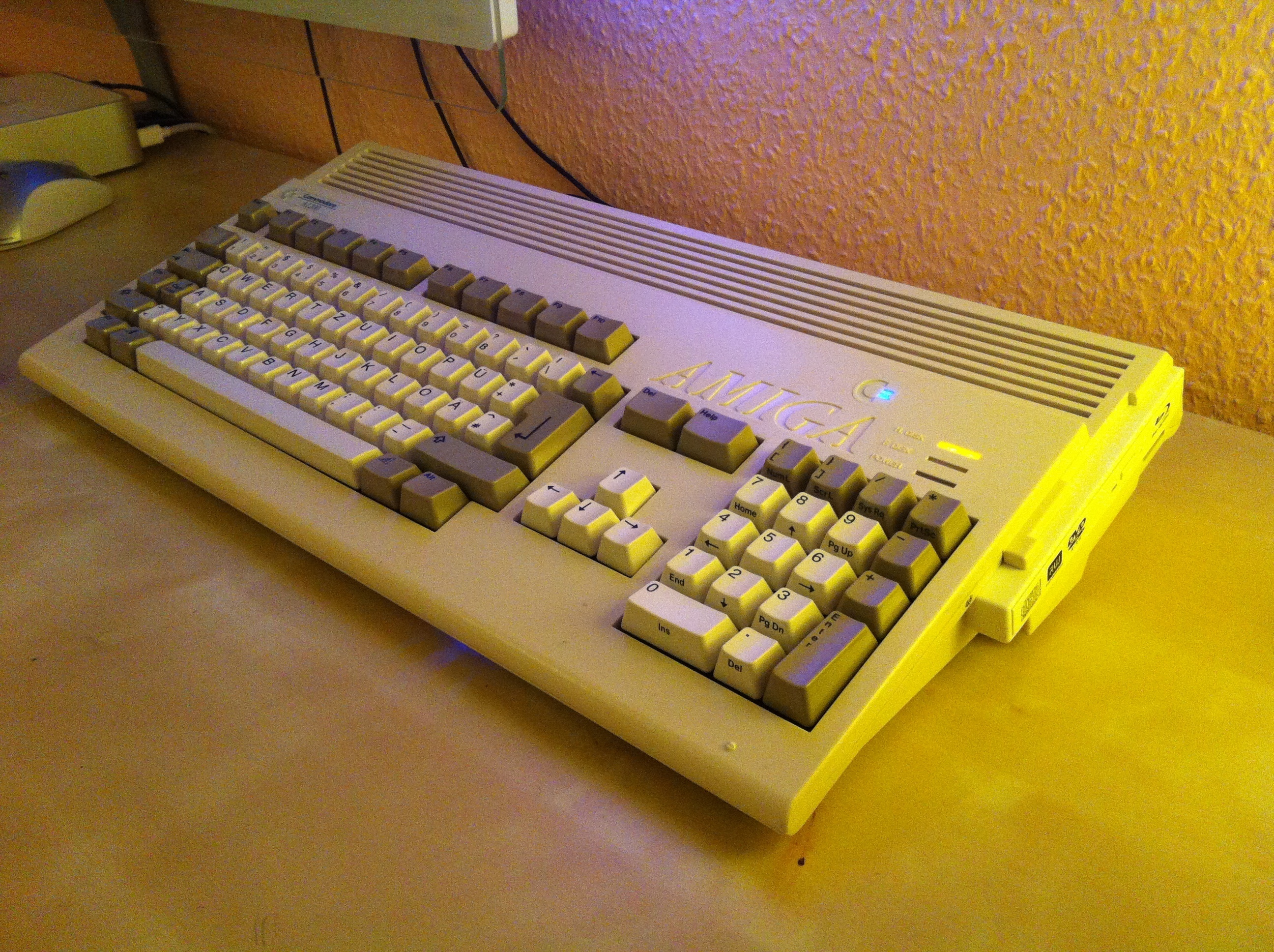 3D file Commodore Amiga 1200 Mod Acer V3-571G 💻・3D printing template to ...