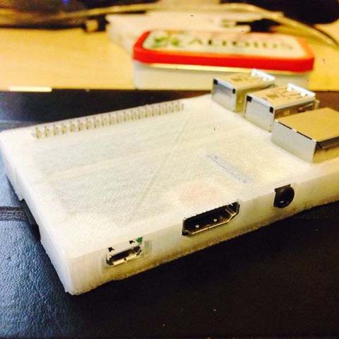 A very compact Raspberry pi B+ and Pi 2 case