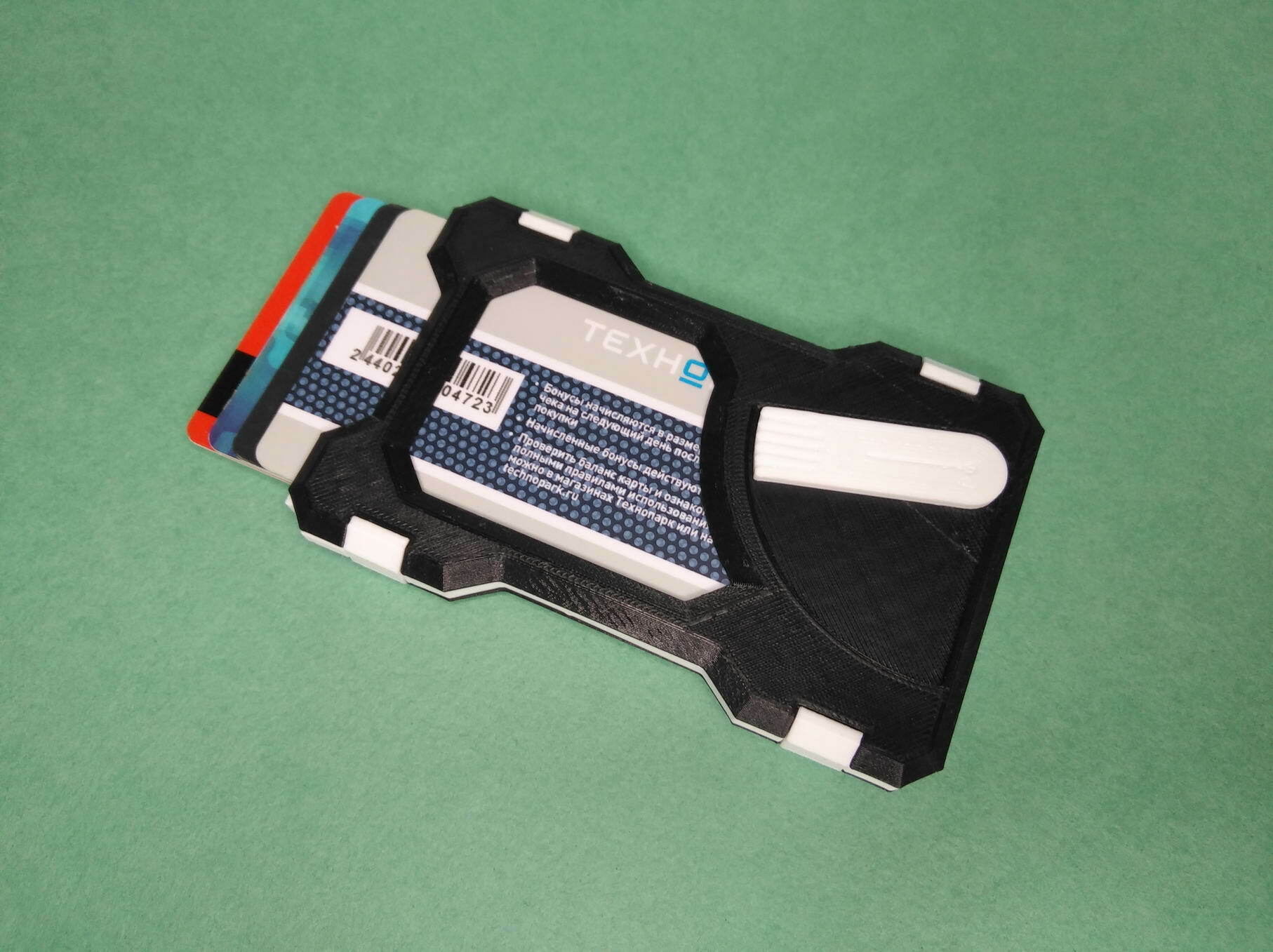 Free STL file CARDHOLDER-WALLET (only back plate with logo FORTNITE)・3D  printing template to download・Cults