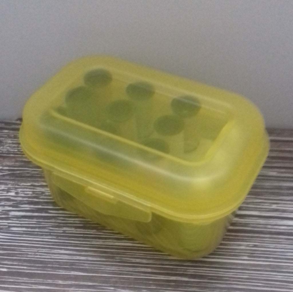 Free STL file sewing thread spool holder ( spool of diameter 1cm)・3D