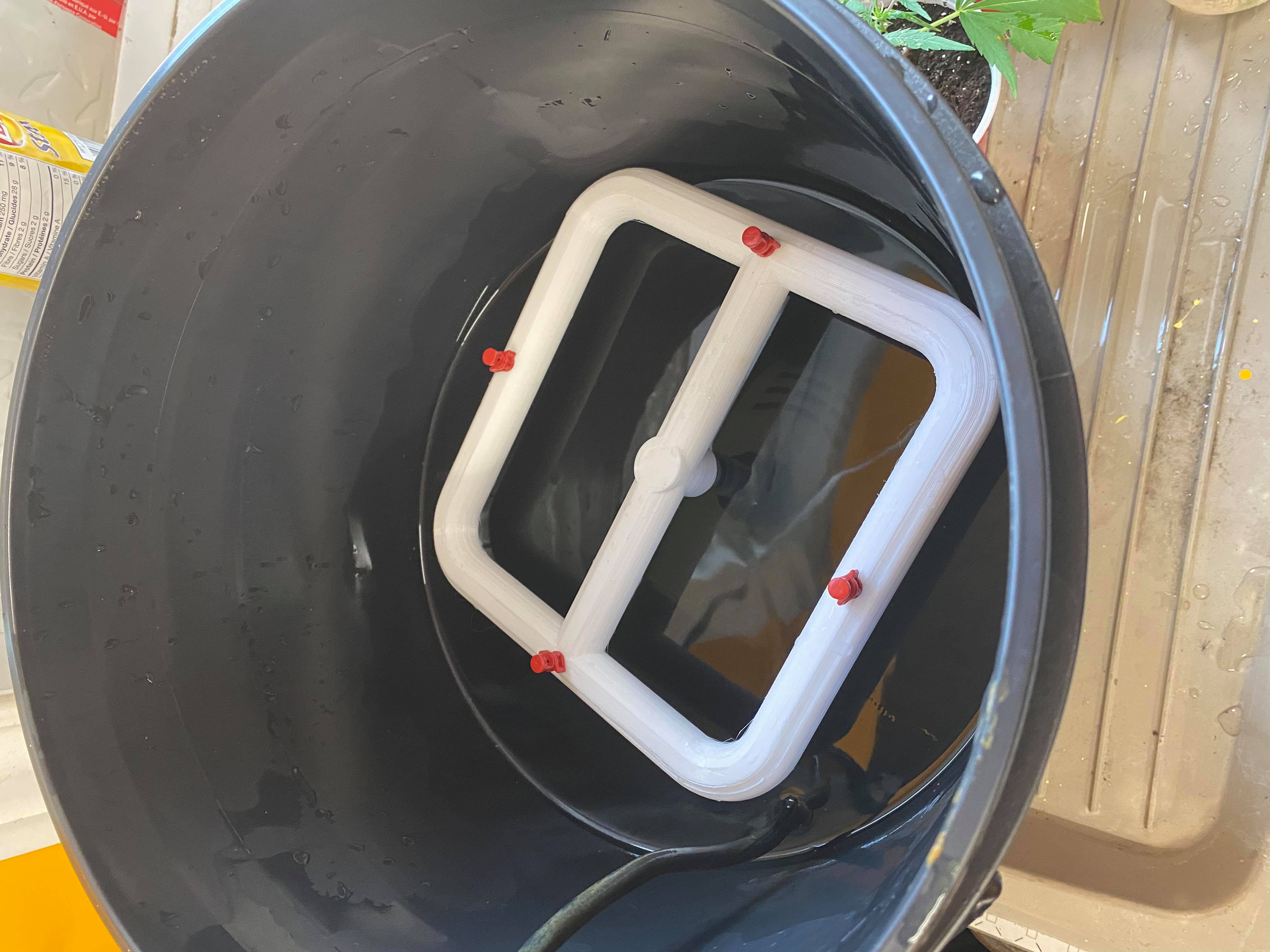STL file Aeroponics Sprayer for Clones 5 Gallon Bucket 🪣・3D print model