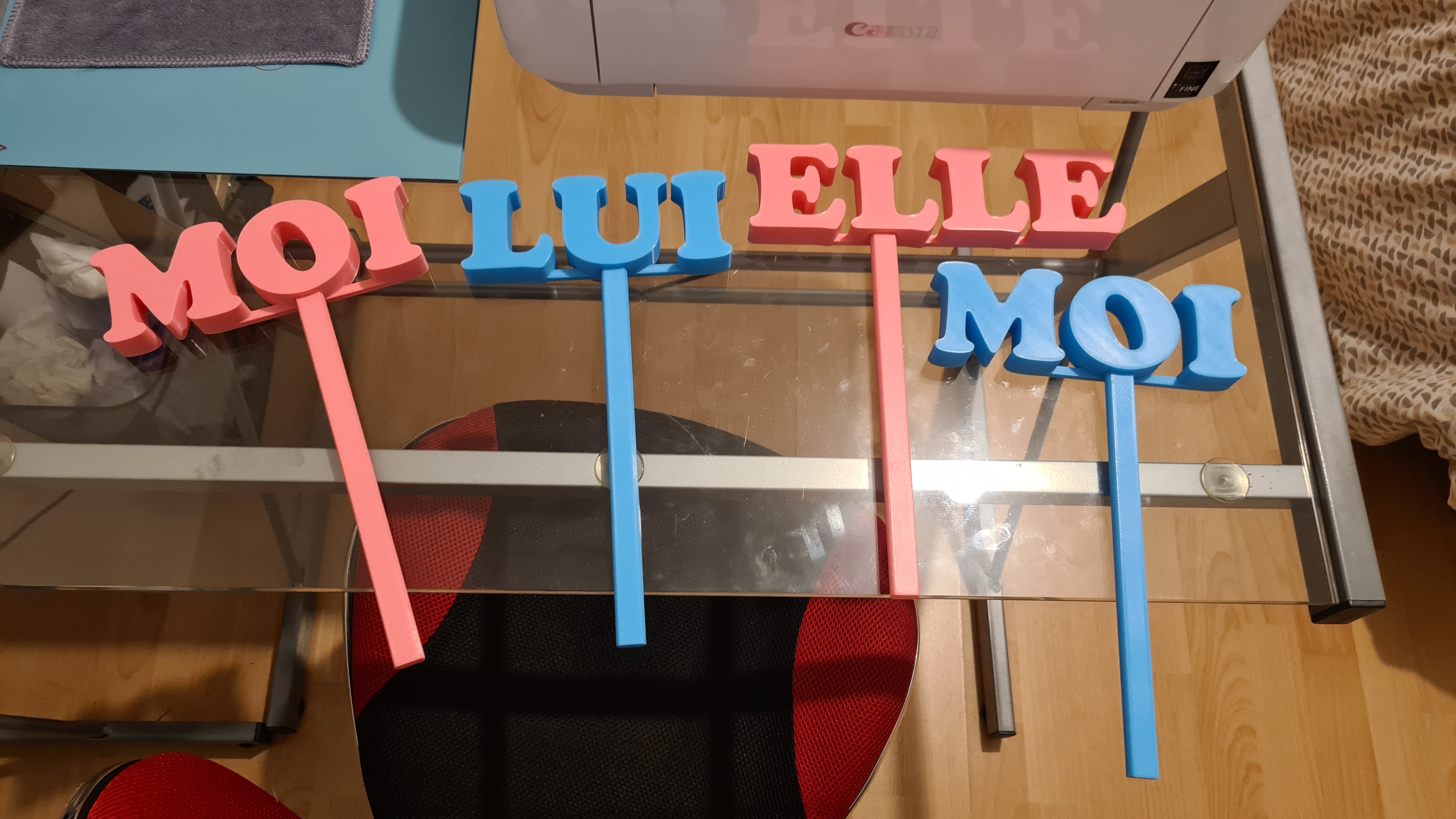 Jeu Elle Et Lui Pancarte à Imprimer Gratuitement Fichier STL Pancarte Lui Moi Elle jeu mariage / He Me She sign wedding  game・Modèle à télécharger et à imprimer en 3D・Cults