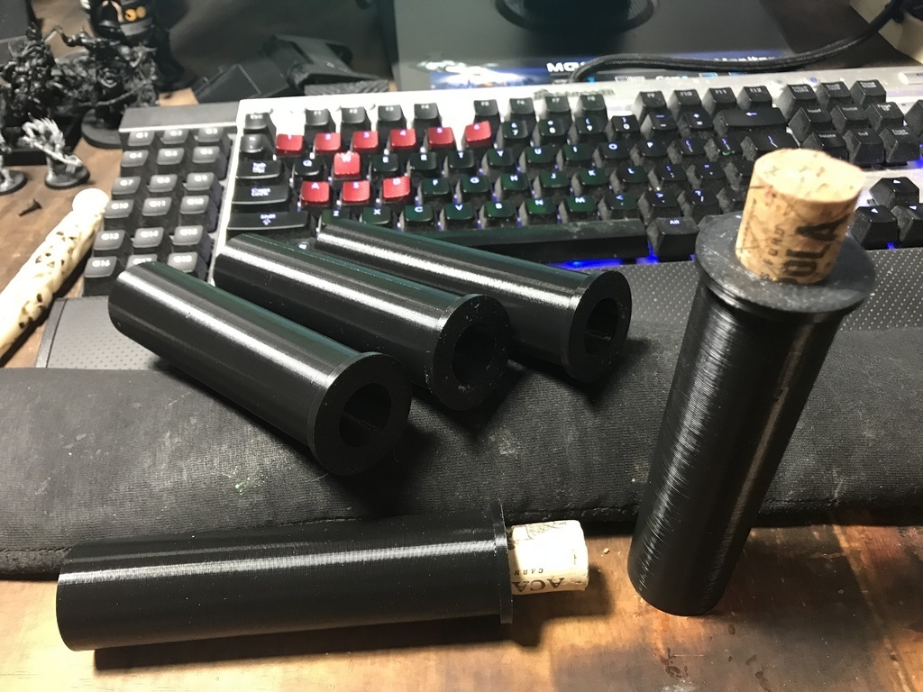 Free 3D file Mini Painting Handle w/ cork hole!・3D printable model to