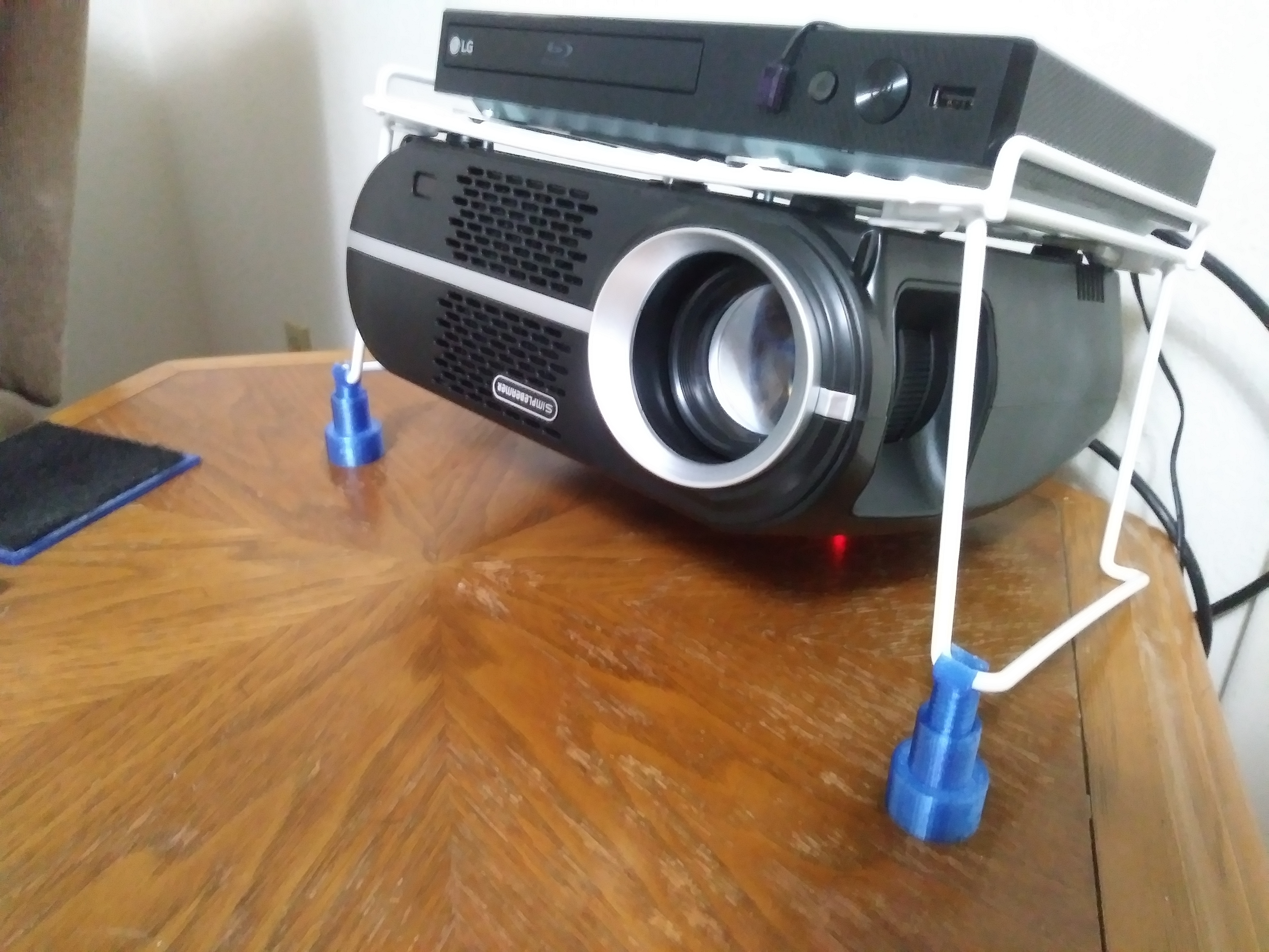 Free STL file Taller Open Projector Cage Leveler・Design to download and ...