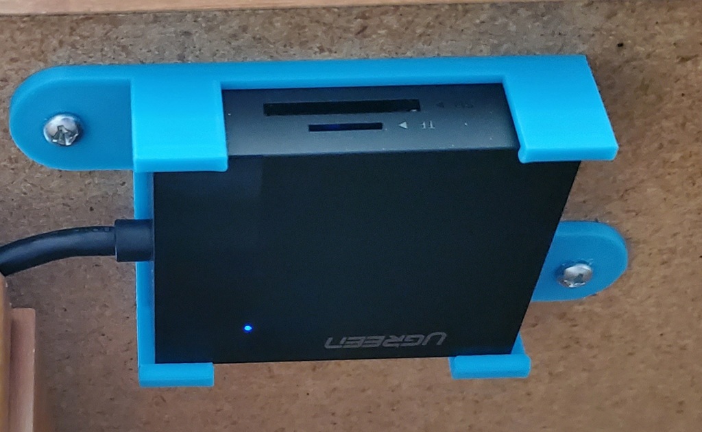 Free 3D file UGreen SD card reader Mount・3D printing idea to download・Cults