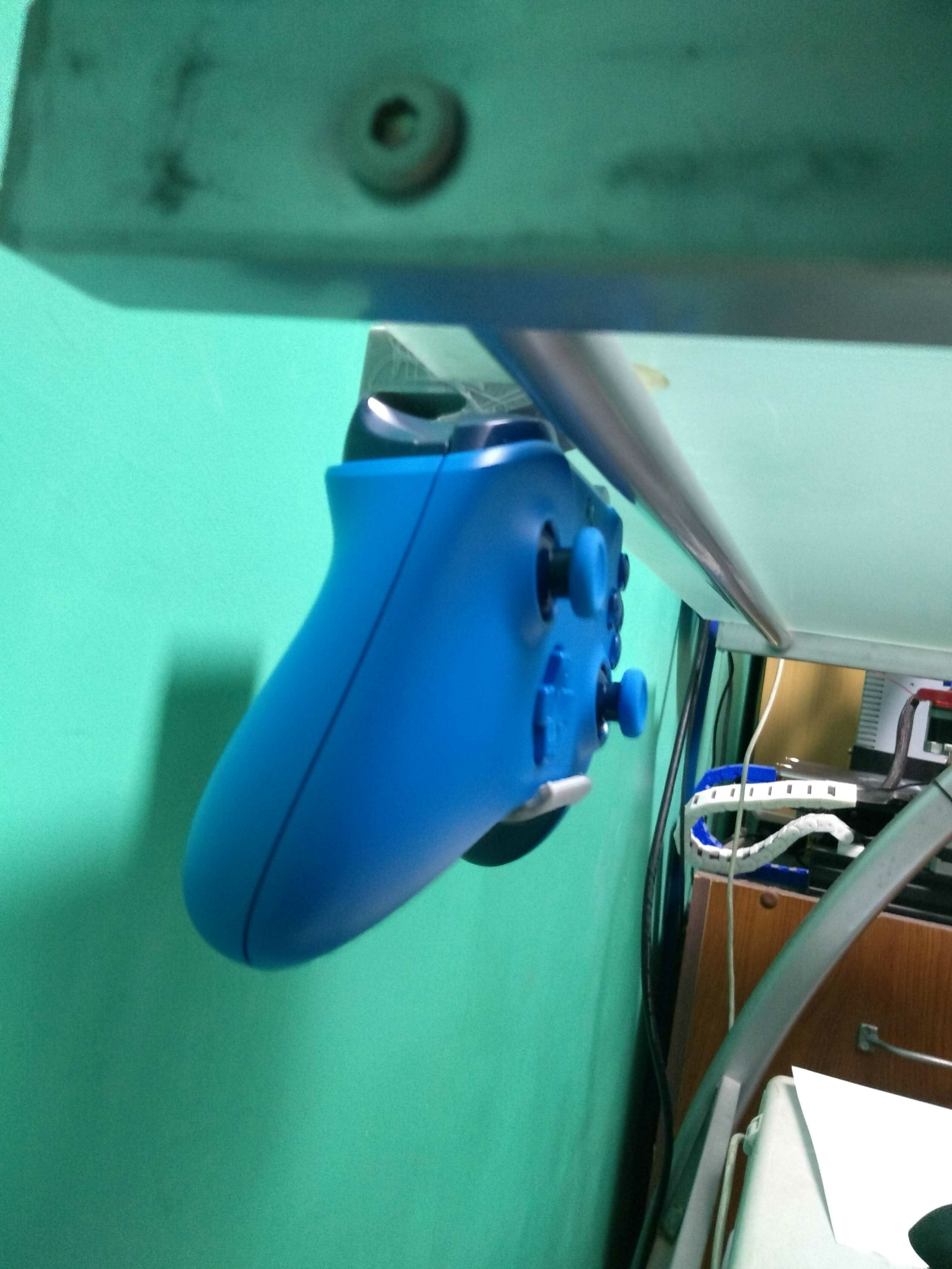 Free 3D file Xbox One S Controller Hanger・Model to download and 3D