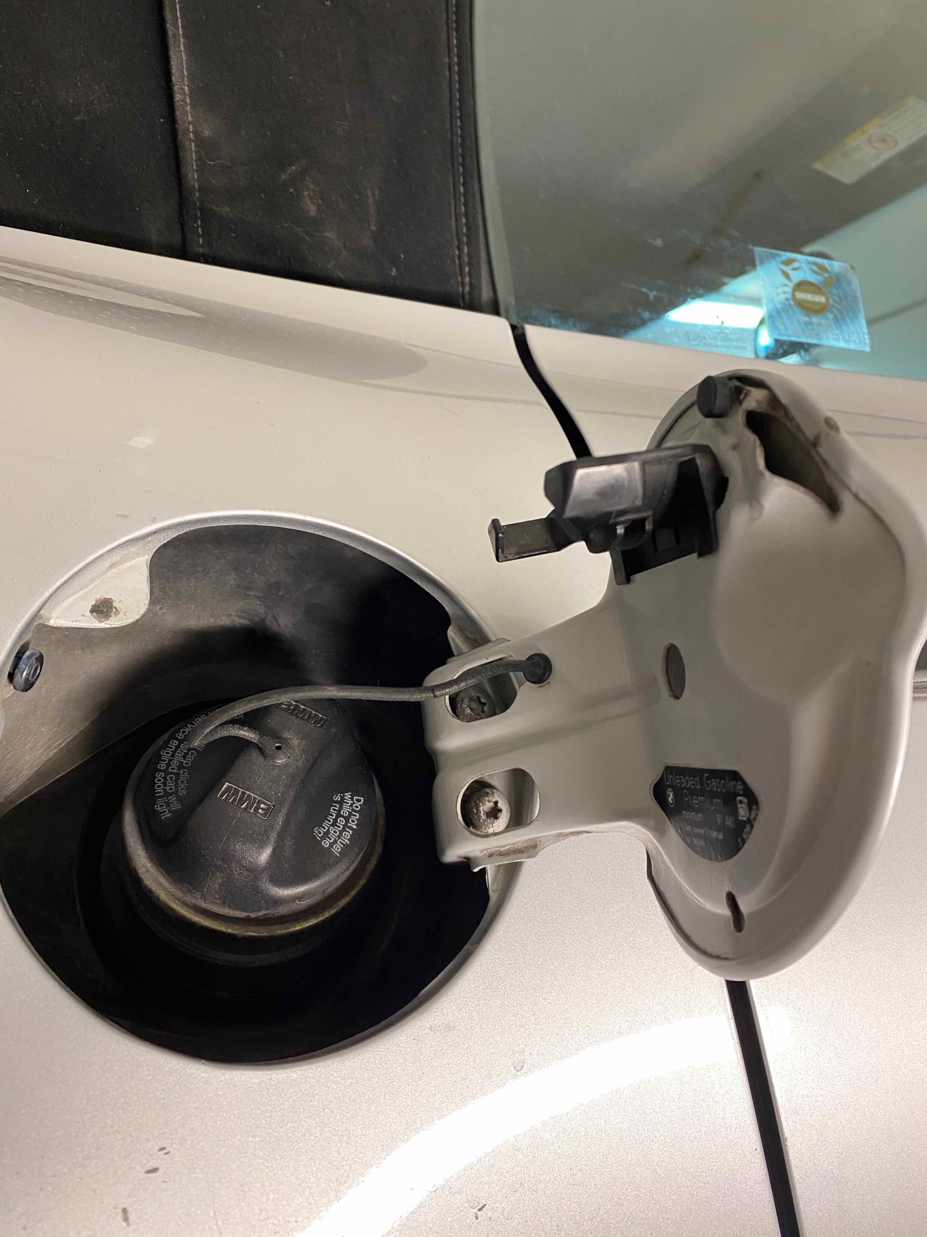 Tapa De Depósito 3D Para BMW 2024 En Adelante | Resina Poliuretano Triple Negro | Adhesivo De Alta Calidad