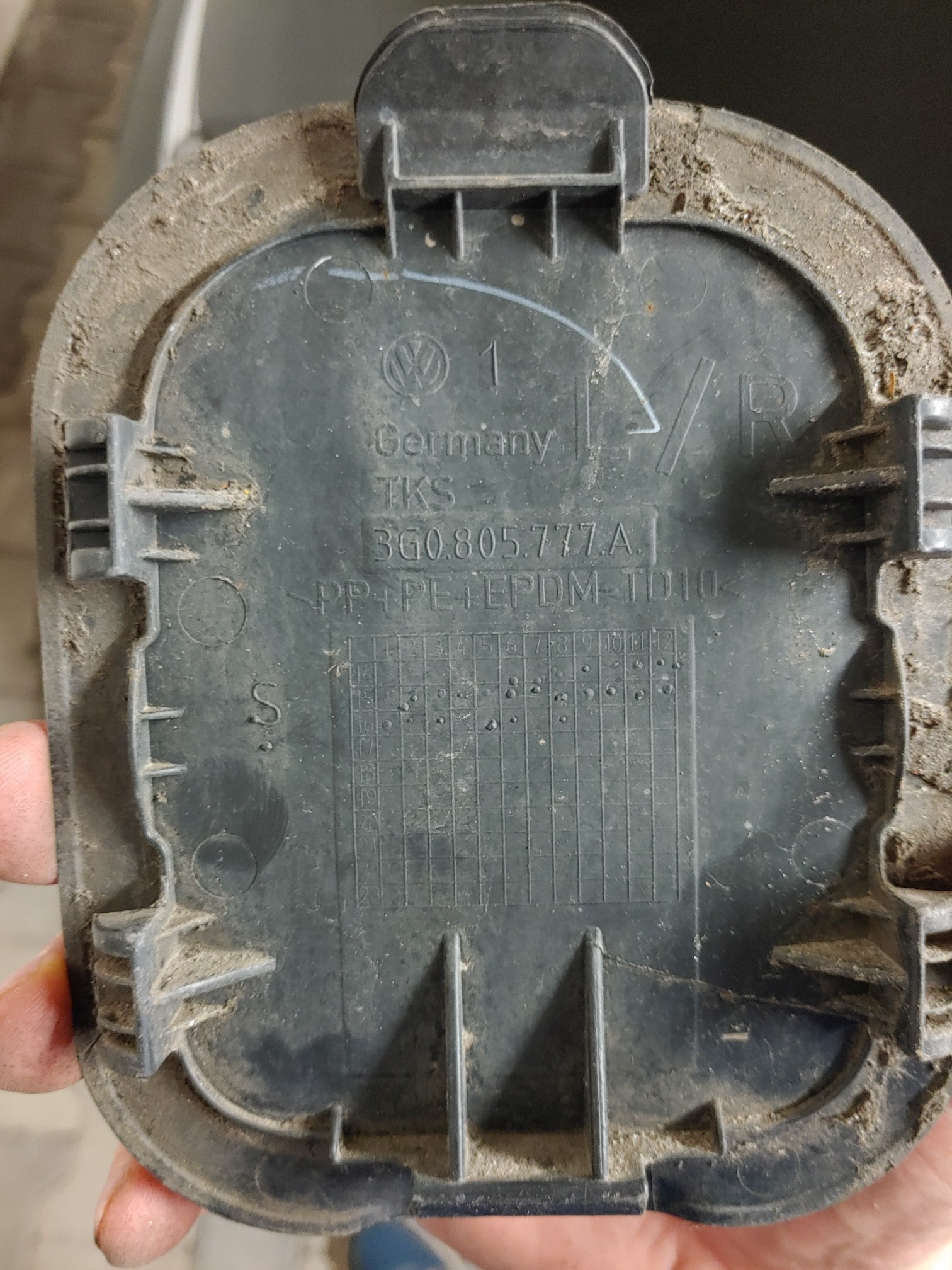 Файл STL Undercover Panel 3G0805777A wheel house Cover・Дизайн 3Dпечати для загрузки3D・Cults