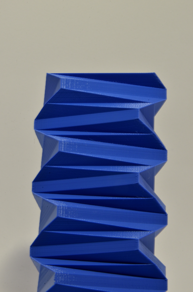 Free 3D file Twisted Squares 🏗️・Object to download and to 3D print・Cults