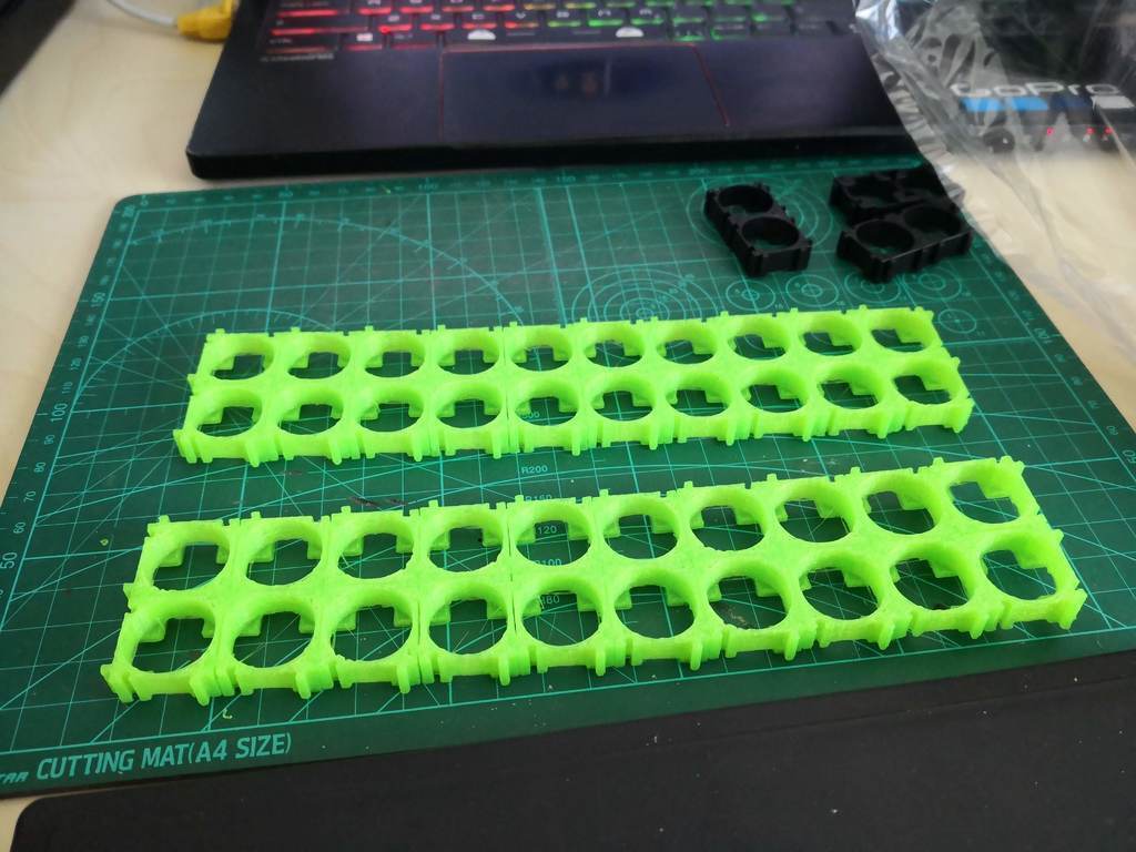 Free STL file 18650 improved spacer/holder 🔋・3D printer design to ...