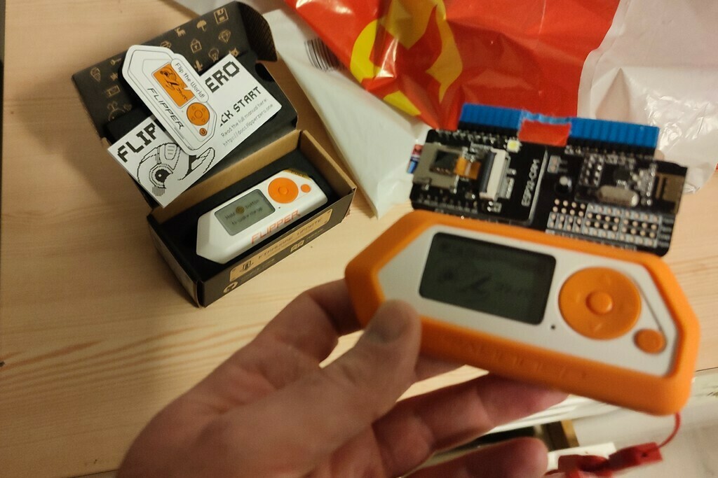 Free 3D file Flipper Zero fin/hat pin header protector・3D printer