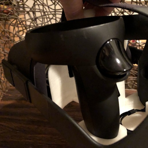 3D printer Oculus Quest stand with carrying handle for easy relocation ...