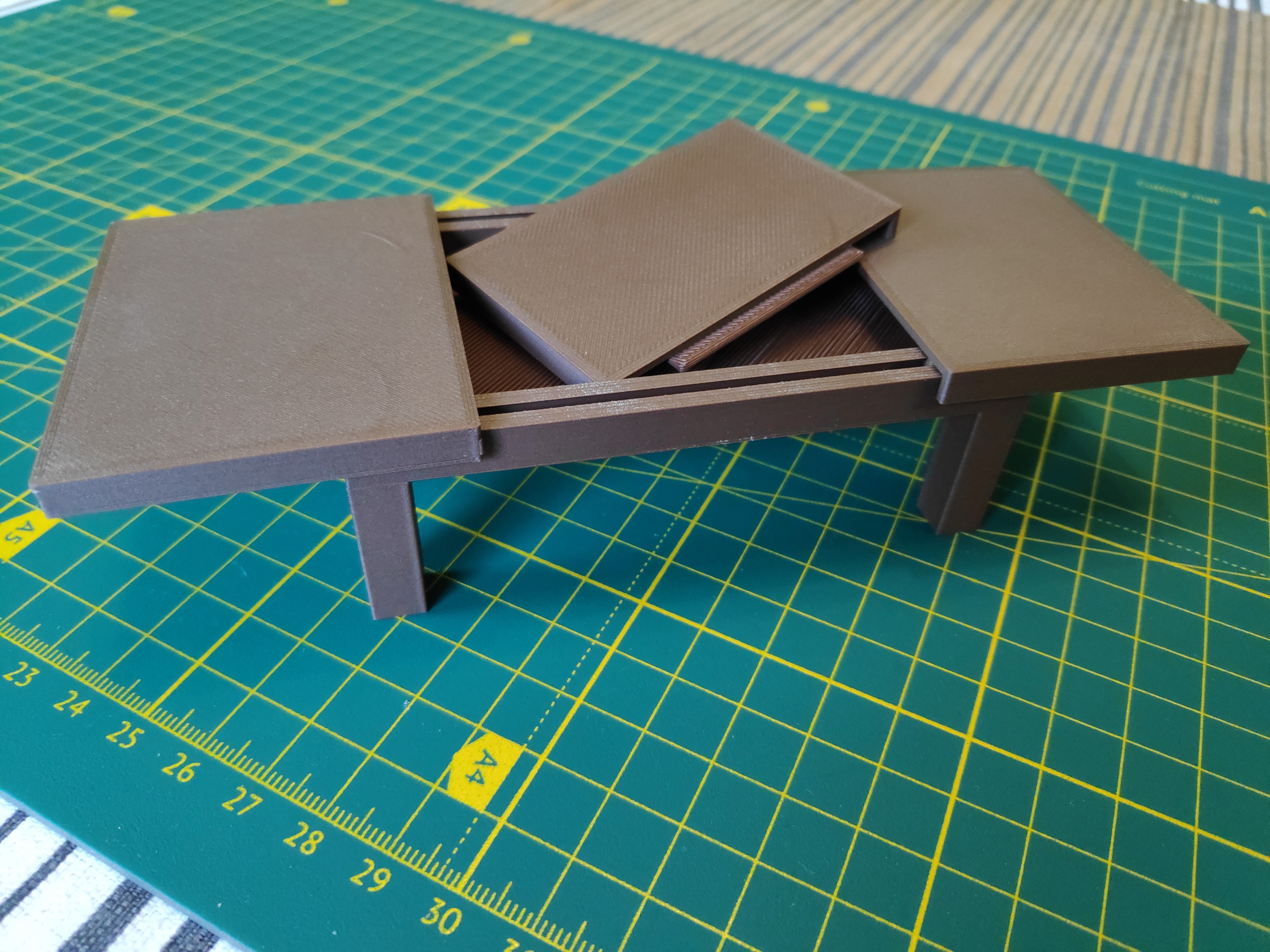 STL file Dollhouse: Extendable table・3D printable model to download・Cults