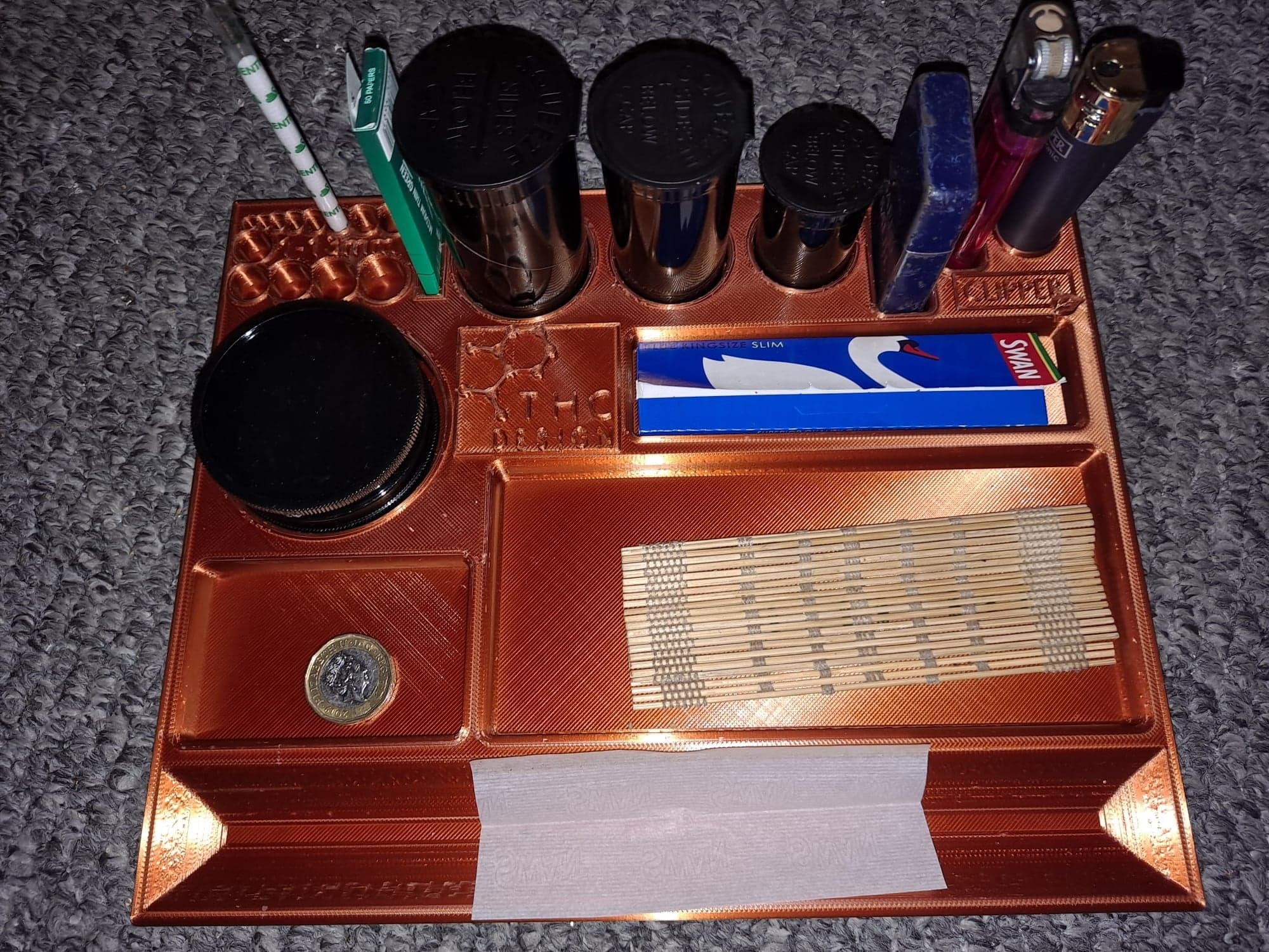 STL file THC DESIGN CANNABIS ROLLING TRAY WITH COMPARTMENTS FOR