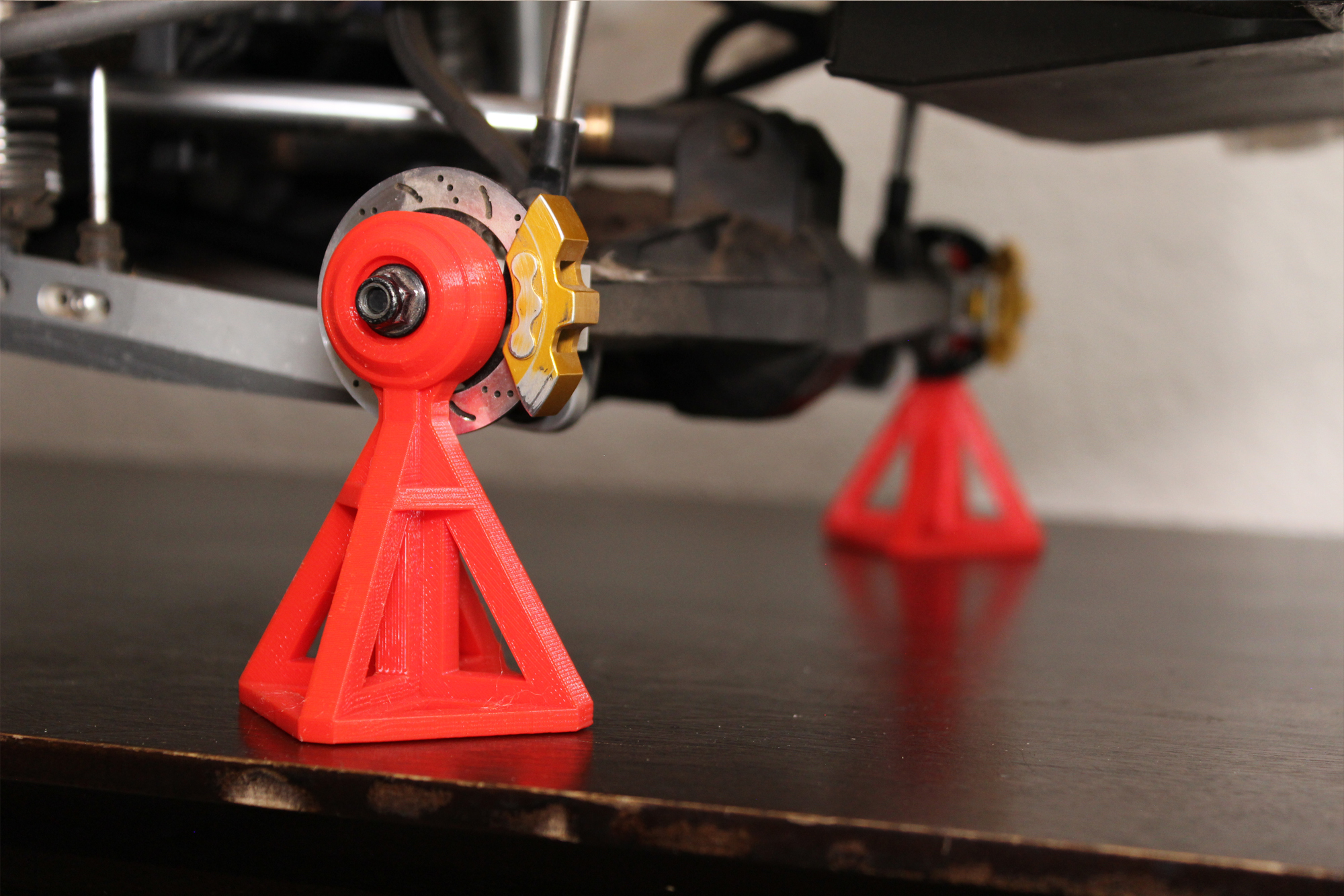 STL file Traxxas UDR Hub Jack Stand・3D print model to download・Cults