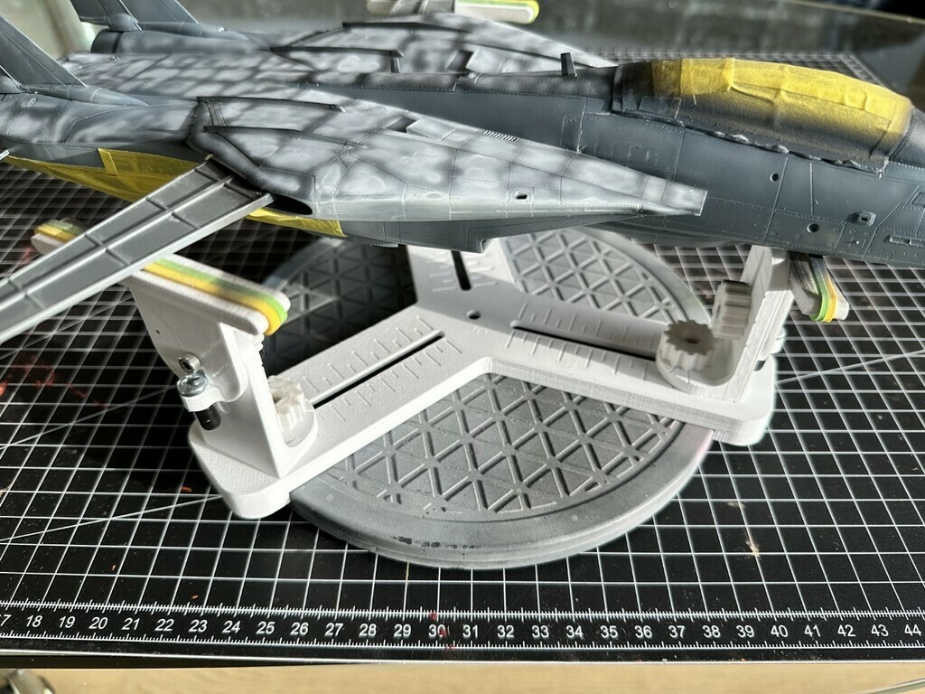 thumbnail image 2 of Spray Work Painting Stand Adjustable Height ABS Turn Table Model 2 of 12