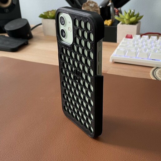 Download free STL file iphone 12/12 pro case hexagonal grid 2 • 3D