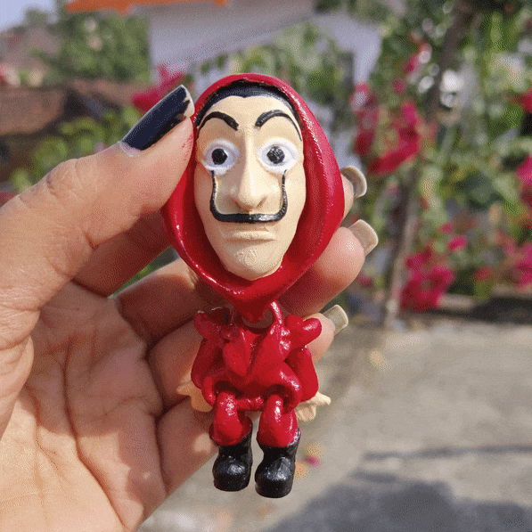 STL file MONEY HEIST TOY PLUS KEYRING 💰・3D printable model to download