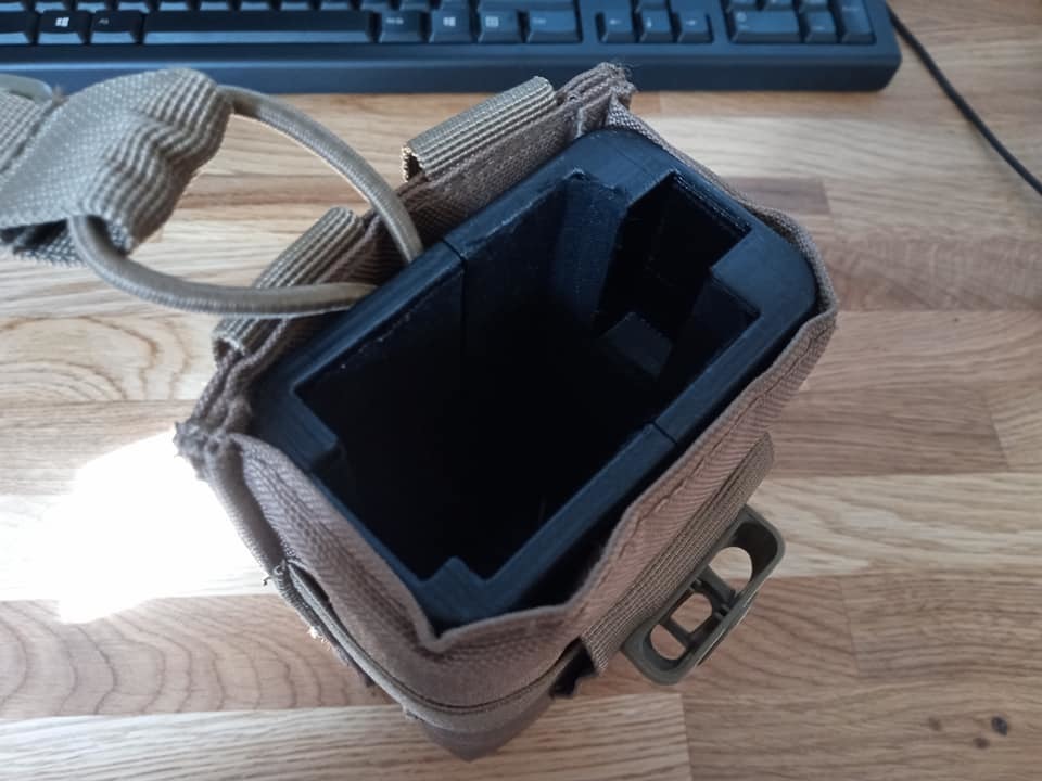STL file Insert for Baofeng UV82 into PRC 152 radio pouch・Model to ...