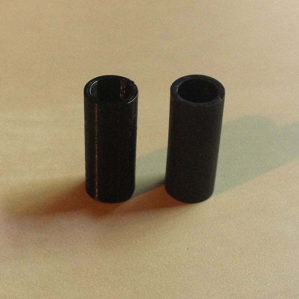 Free STL file MakerBot Replicator 2 Fan Spacer Washer Thing・3D printer