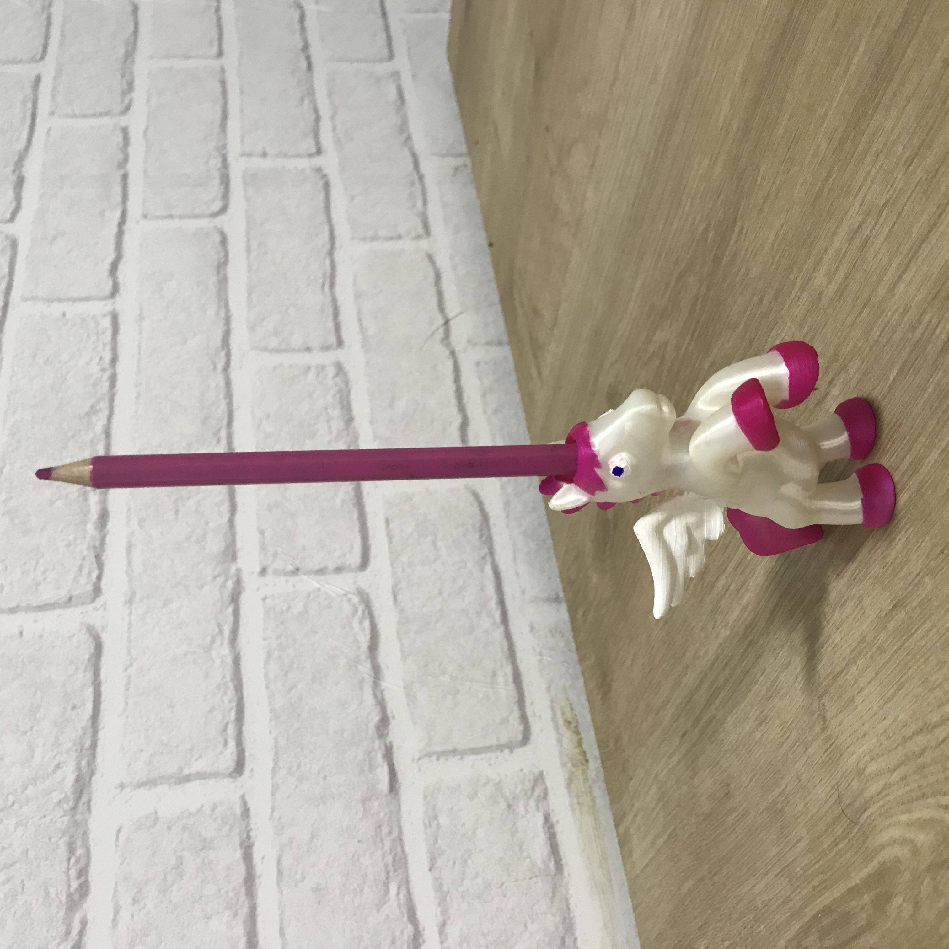 STL file UNICORN PEN / PENCIL HOLDER 🦄・3D printing model to download・Cults