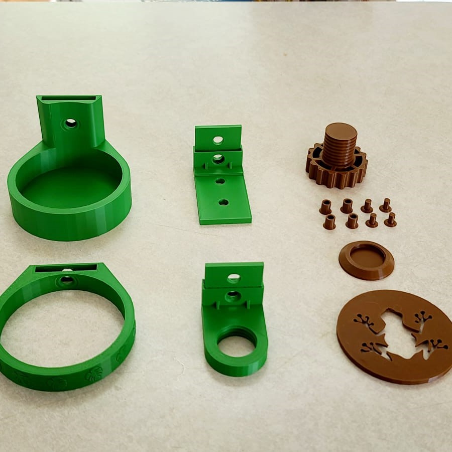 Free 3D file Bedside Water Bottle Holders (Clamped)・3D printable model